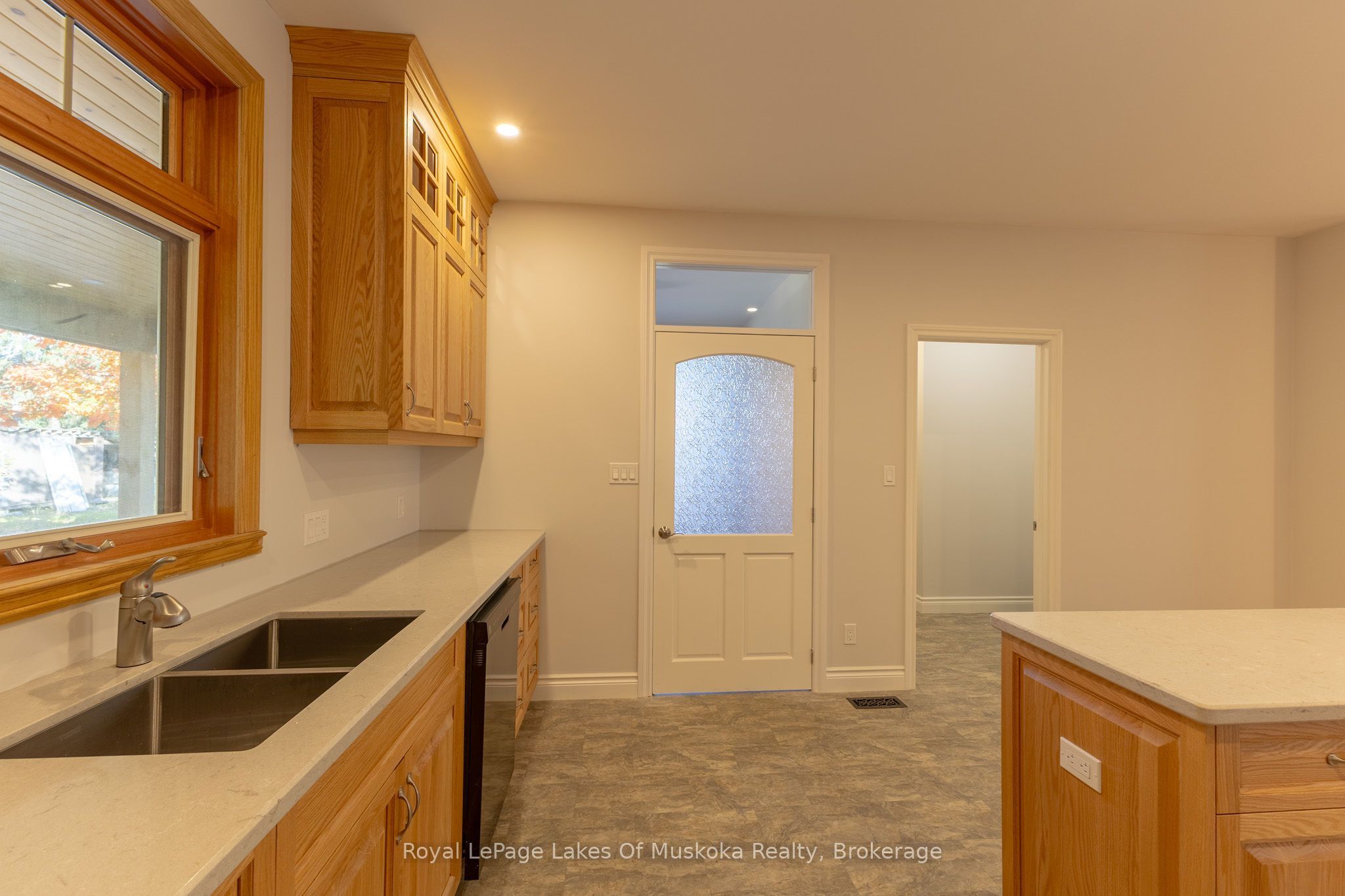 455 Wellington Street Property Photo 17