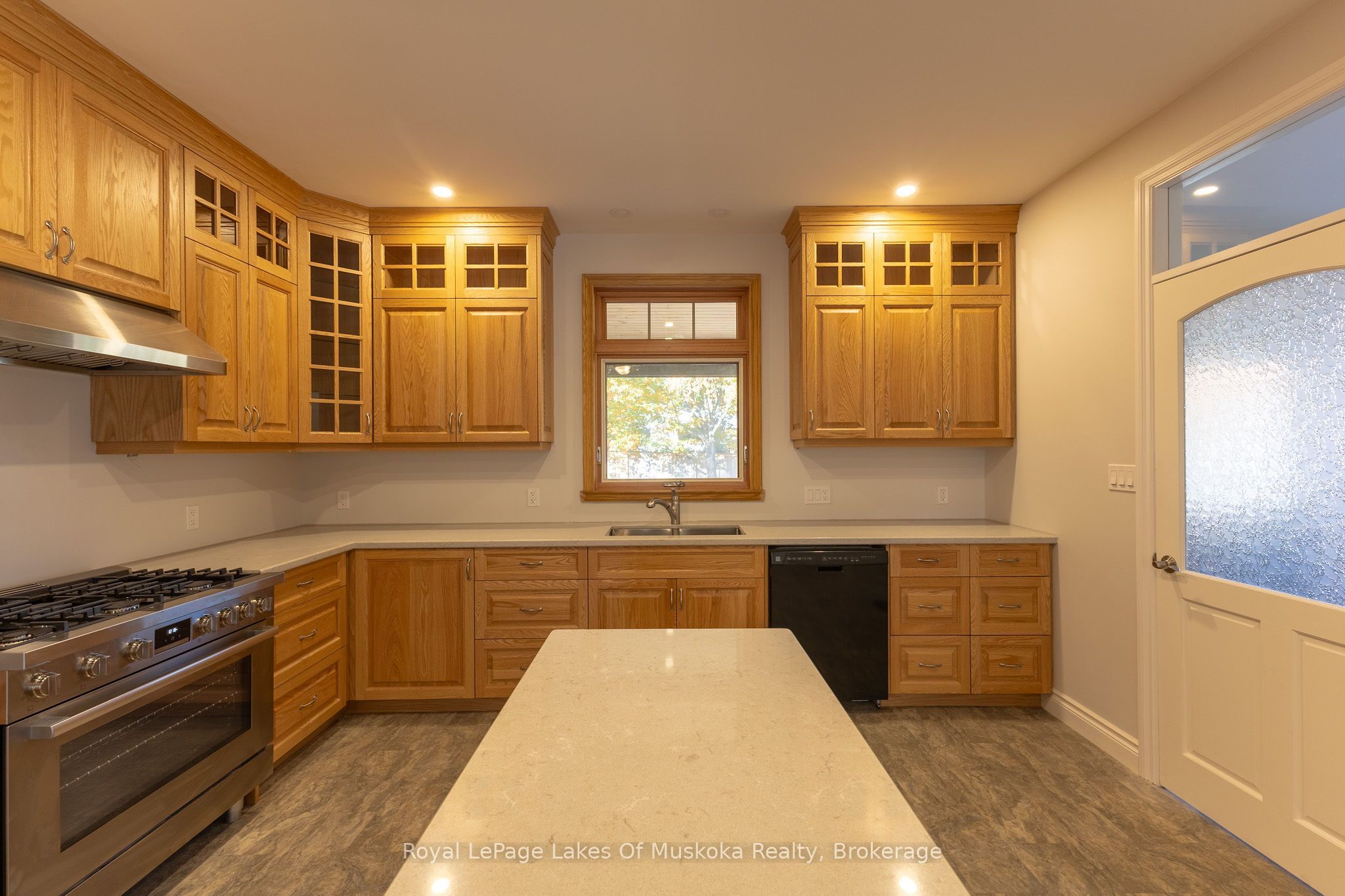 455 Wellington Street Property Photo 18