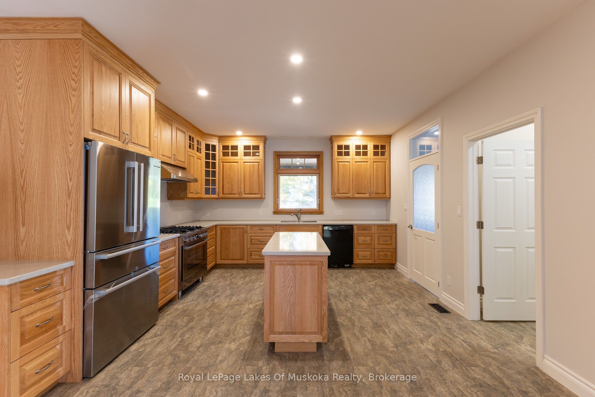 455 Wellington Street Property Photo 20