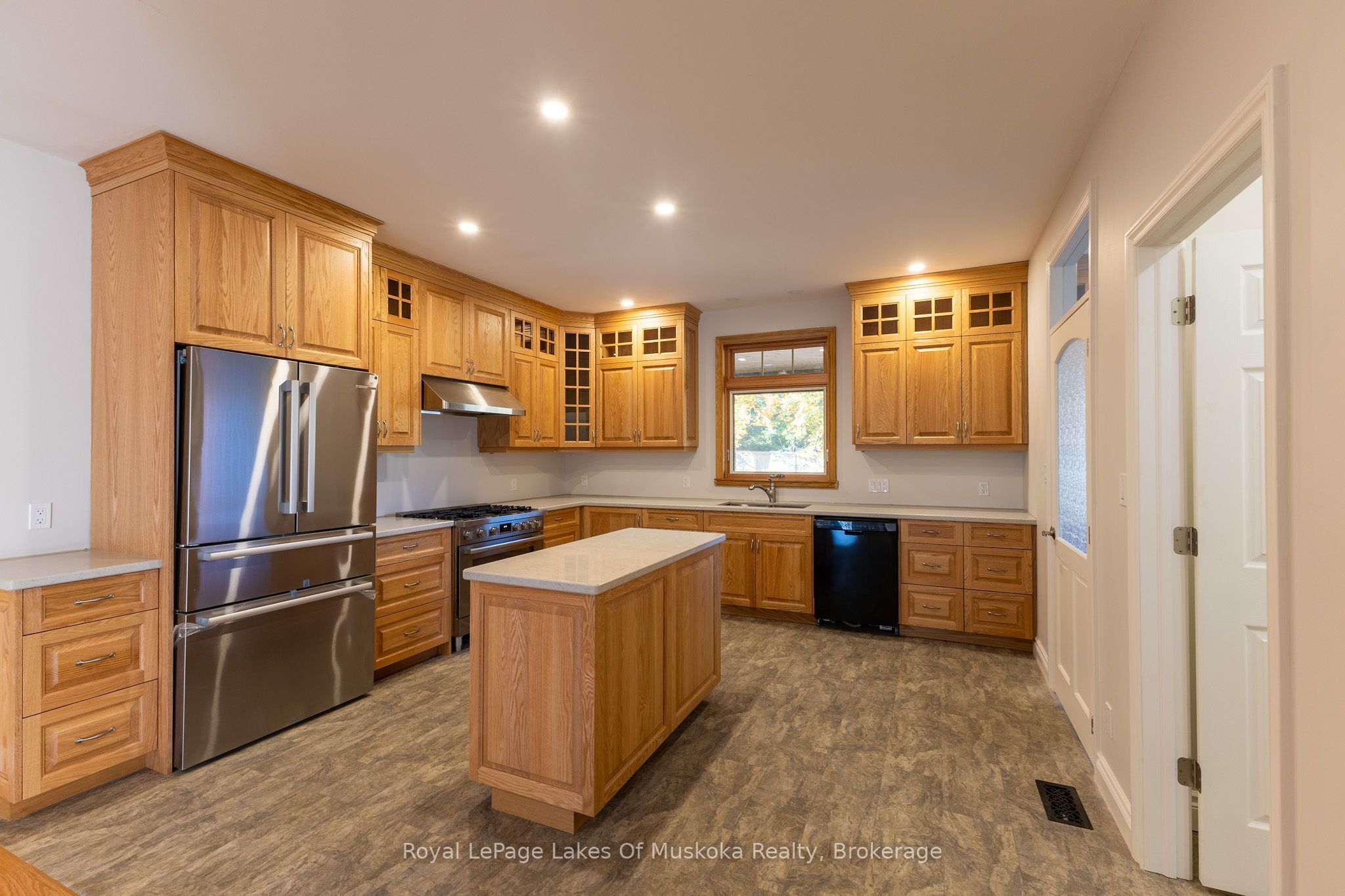 455 Wellington Street Property Photo 21