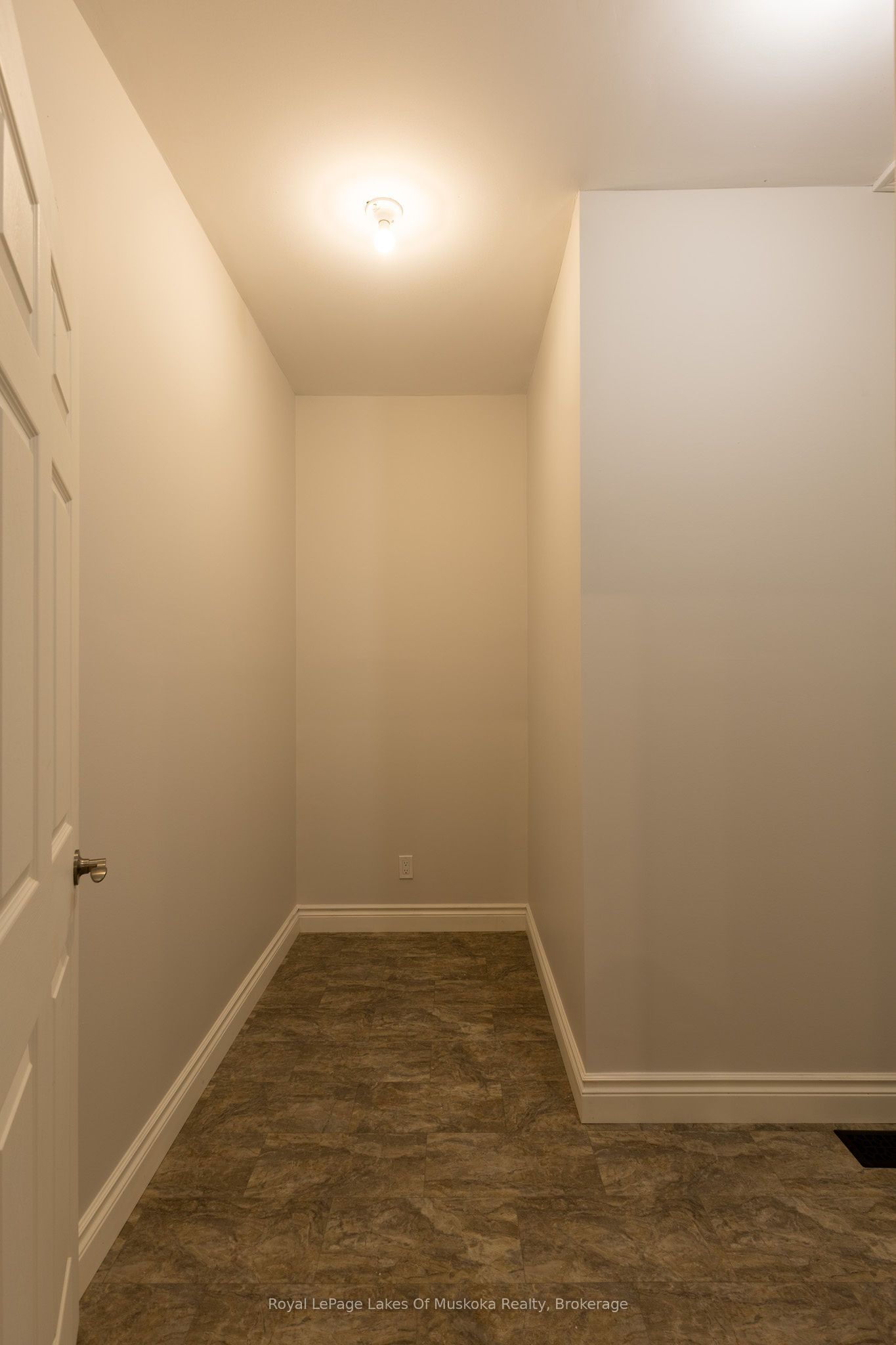 455 Wellington Street Property Photo 22