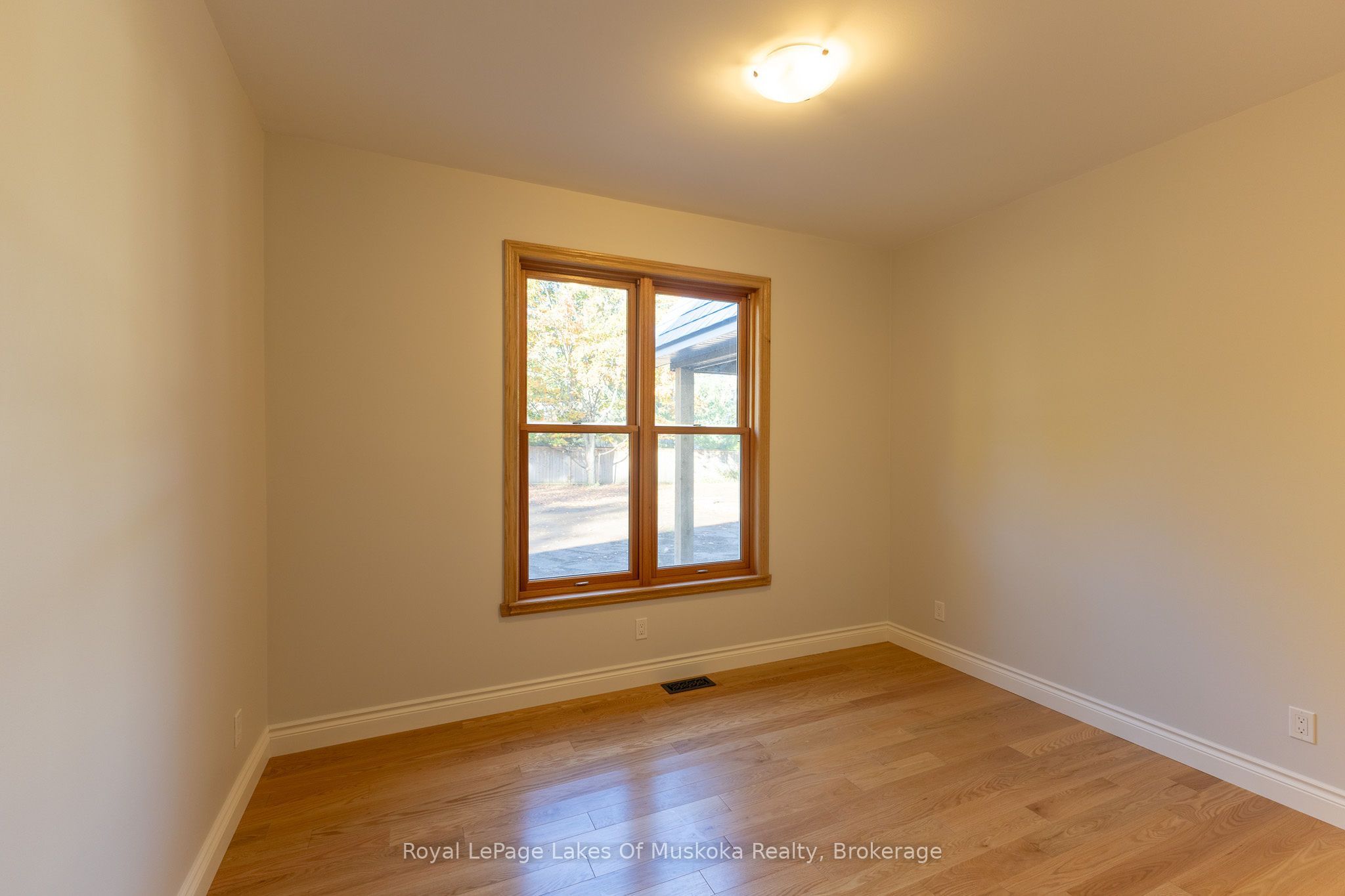 455 Wellington Street Property Photo 30