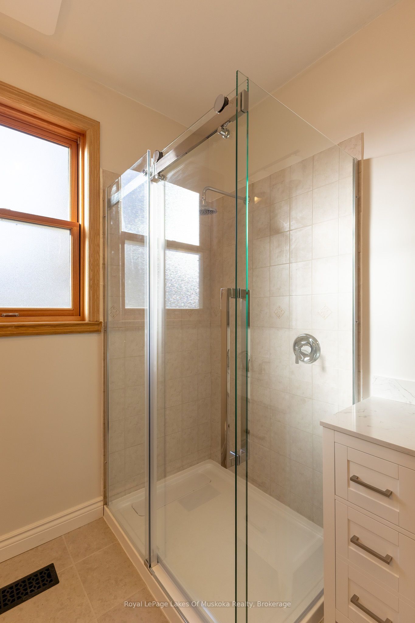 455 Wellington Street Property Photo 33