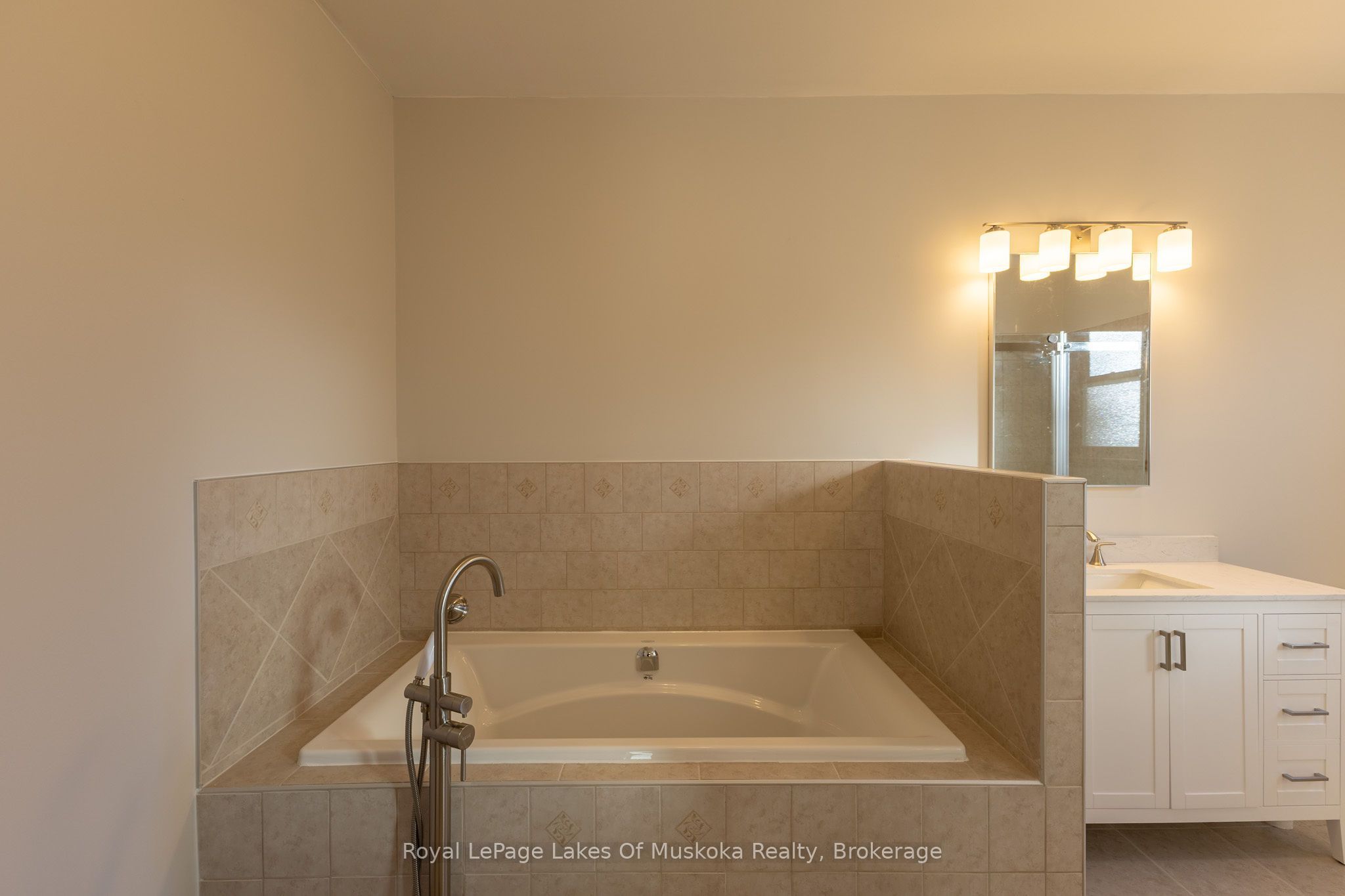 455 Wellington Street Property Photo 34