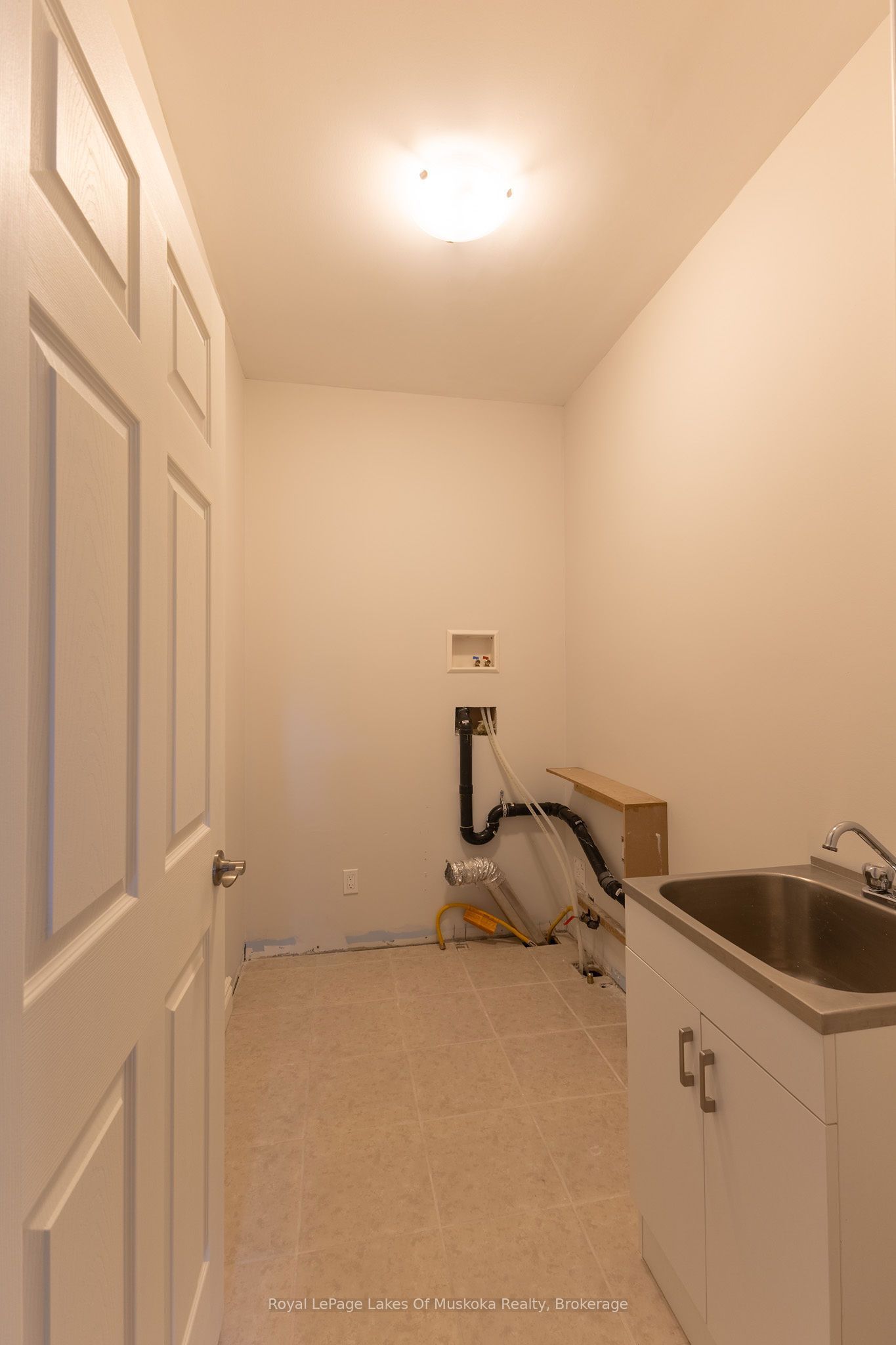455 Wellington Street Property Photo 36