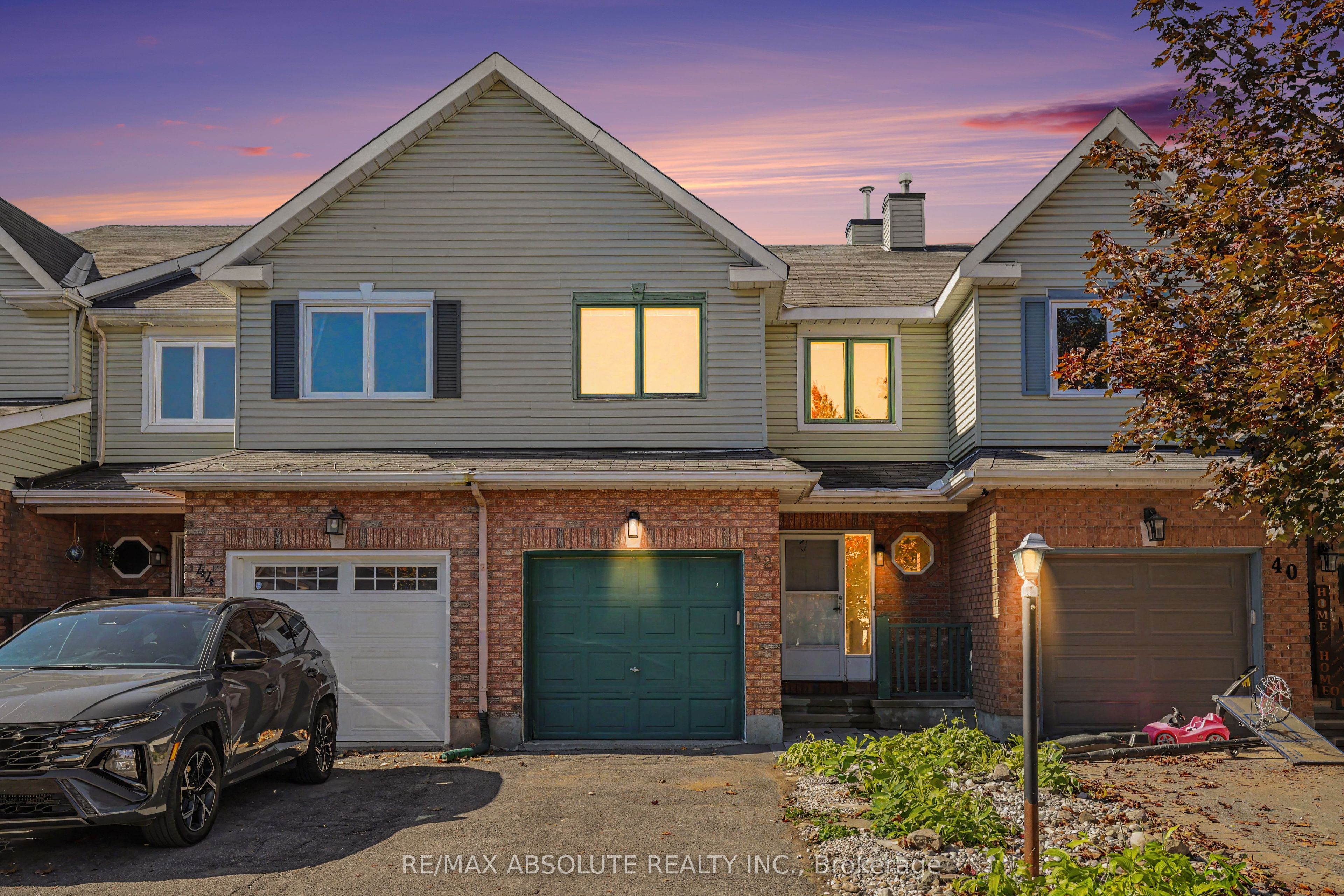 42 Roblyn Way Property Photo 1
