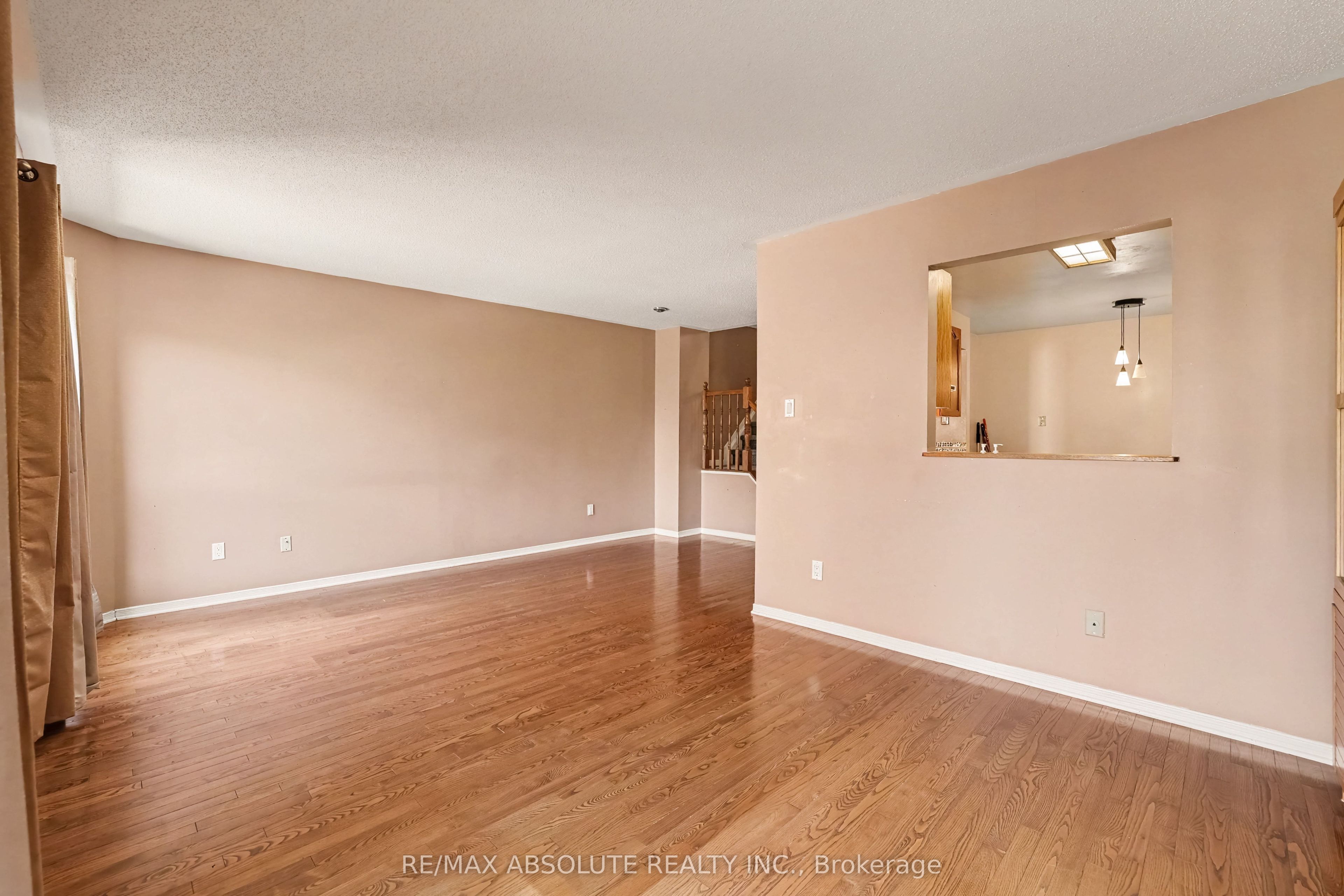 42 Roblyn Way Property Photo 9
