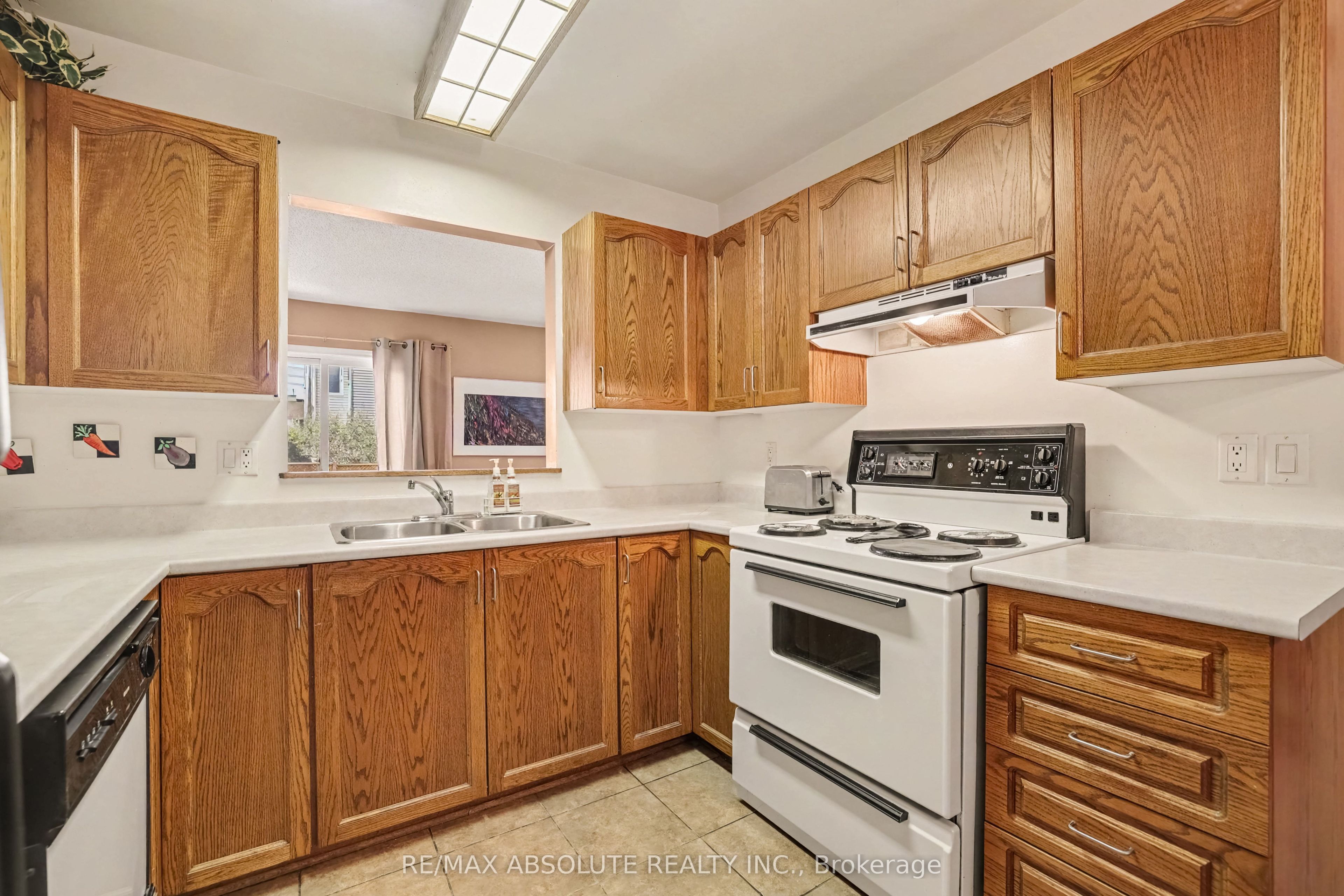 42 Roblyn Way Property Photo 11