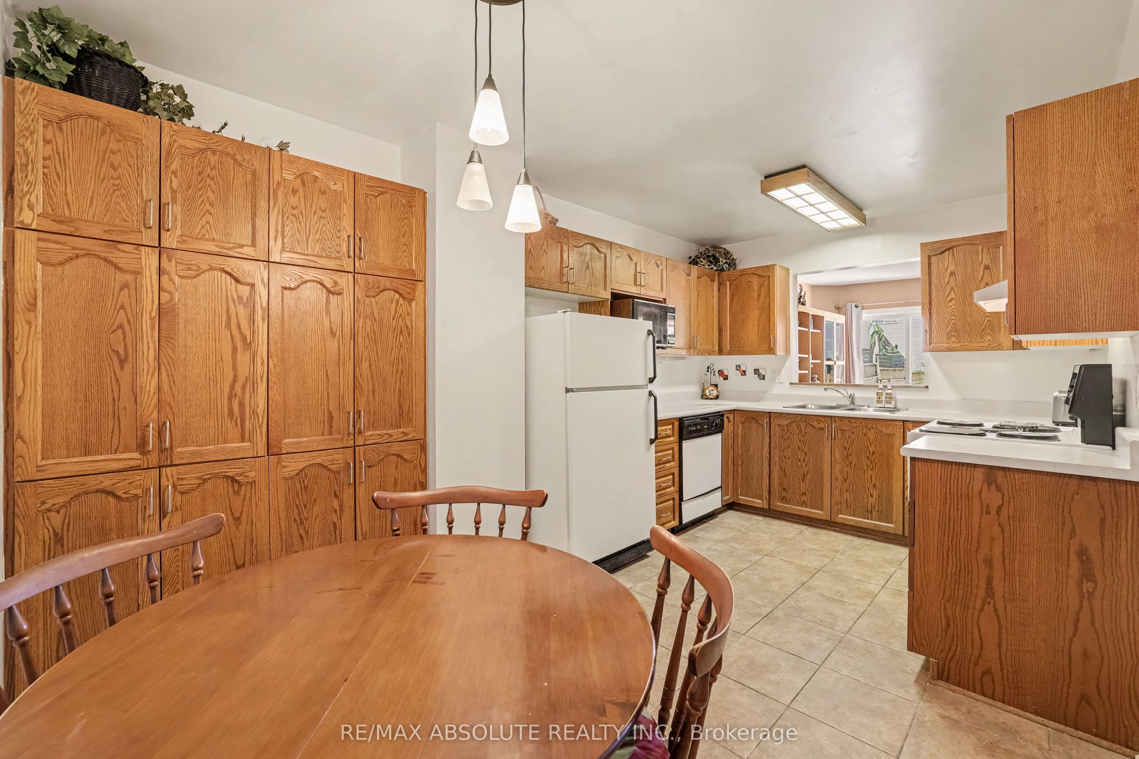 42 Roblyn Way Property Photo 12