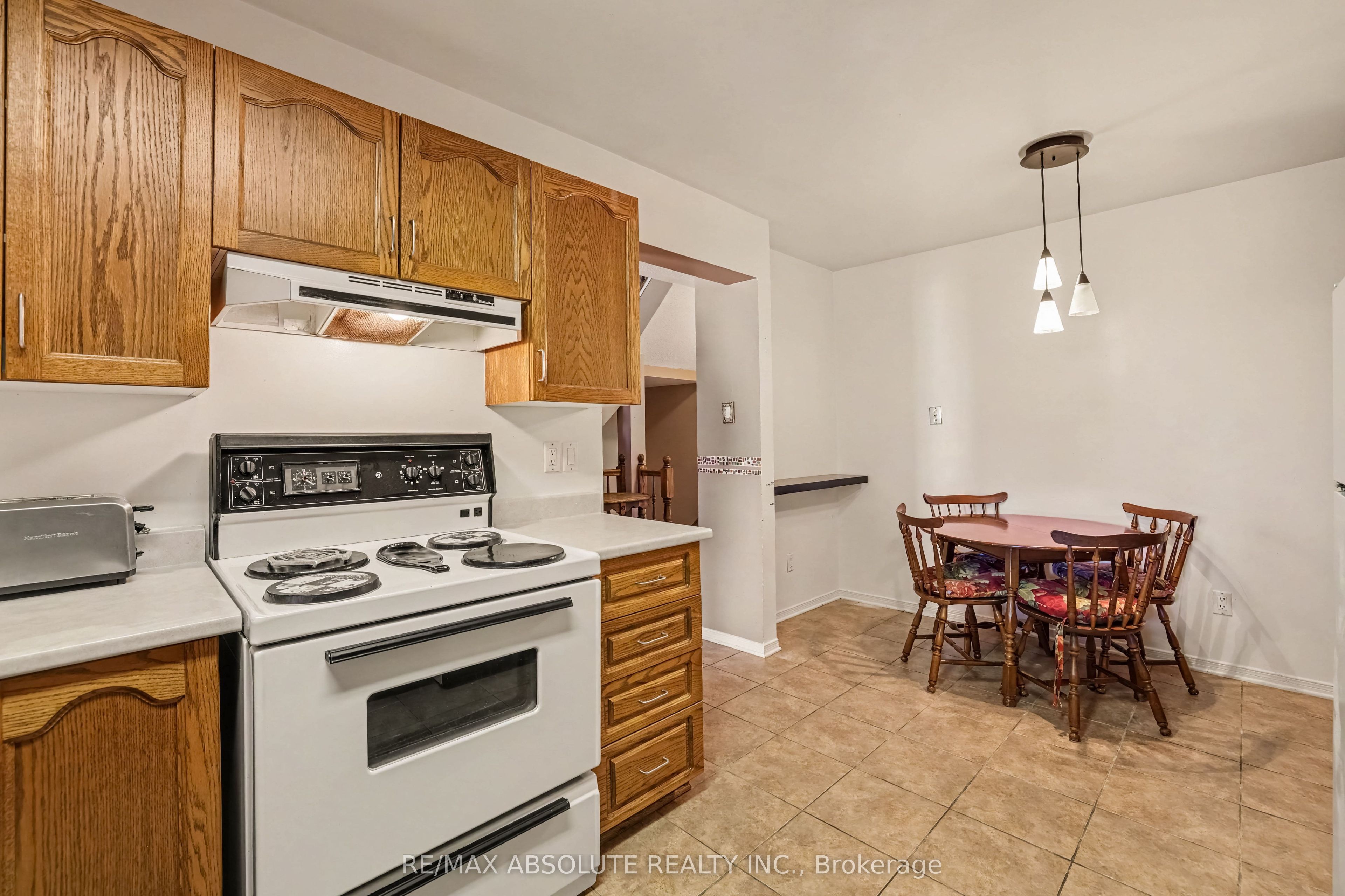 42 Roblyn Way Property Photo 13