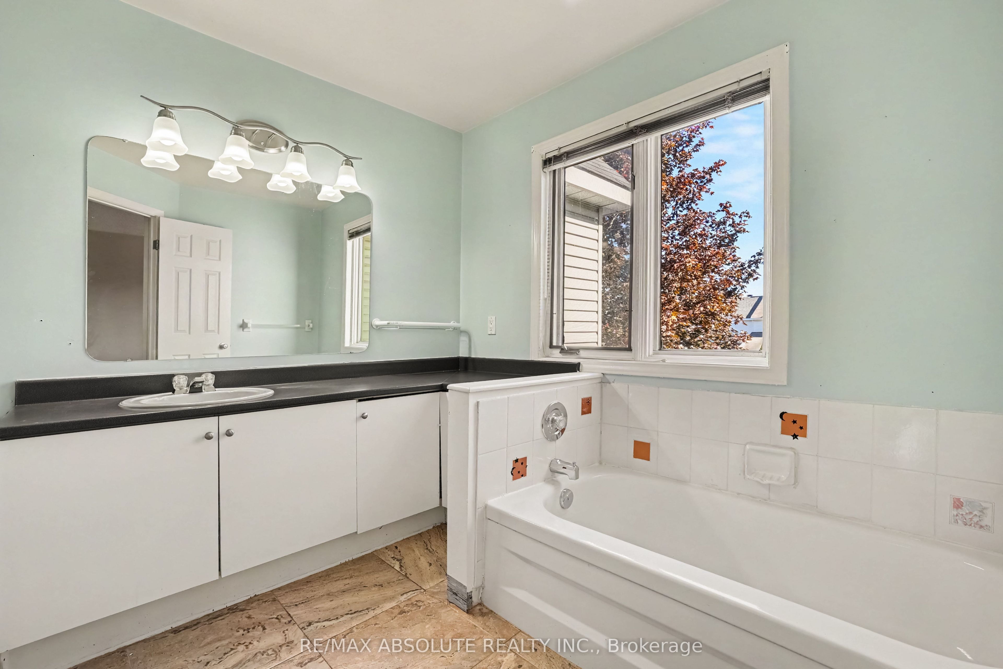 42 Roblyn Way Property Photo 20