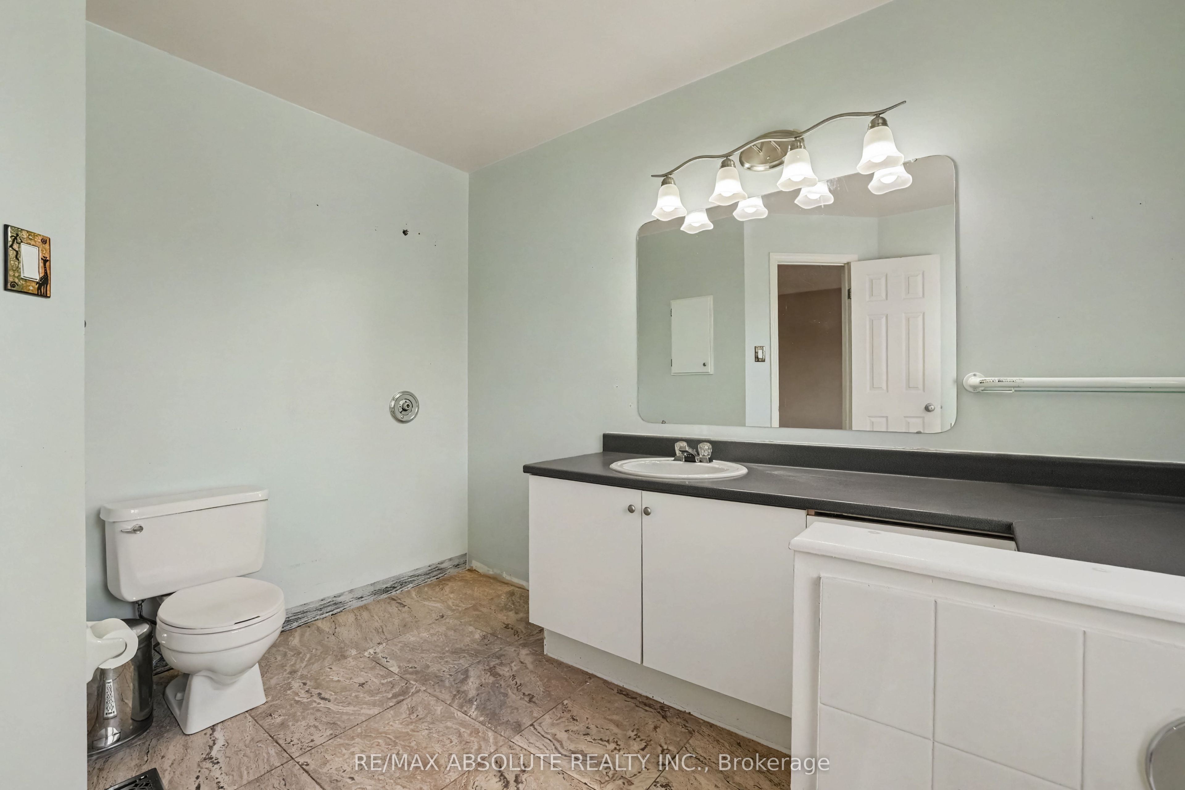 42 Roblyn Way Property Photo 21