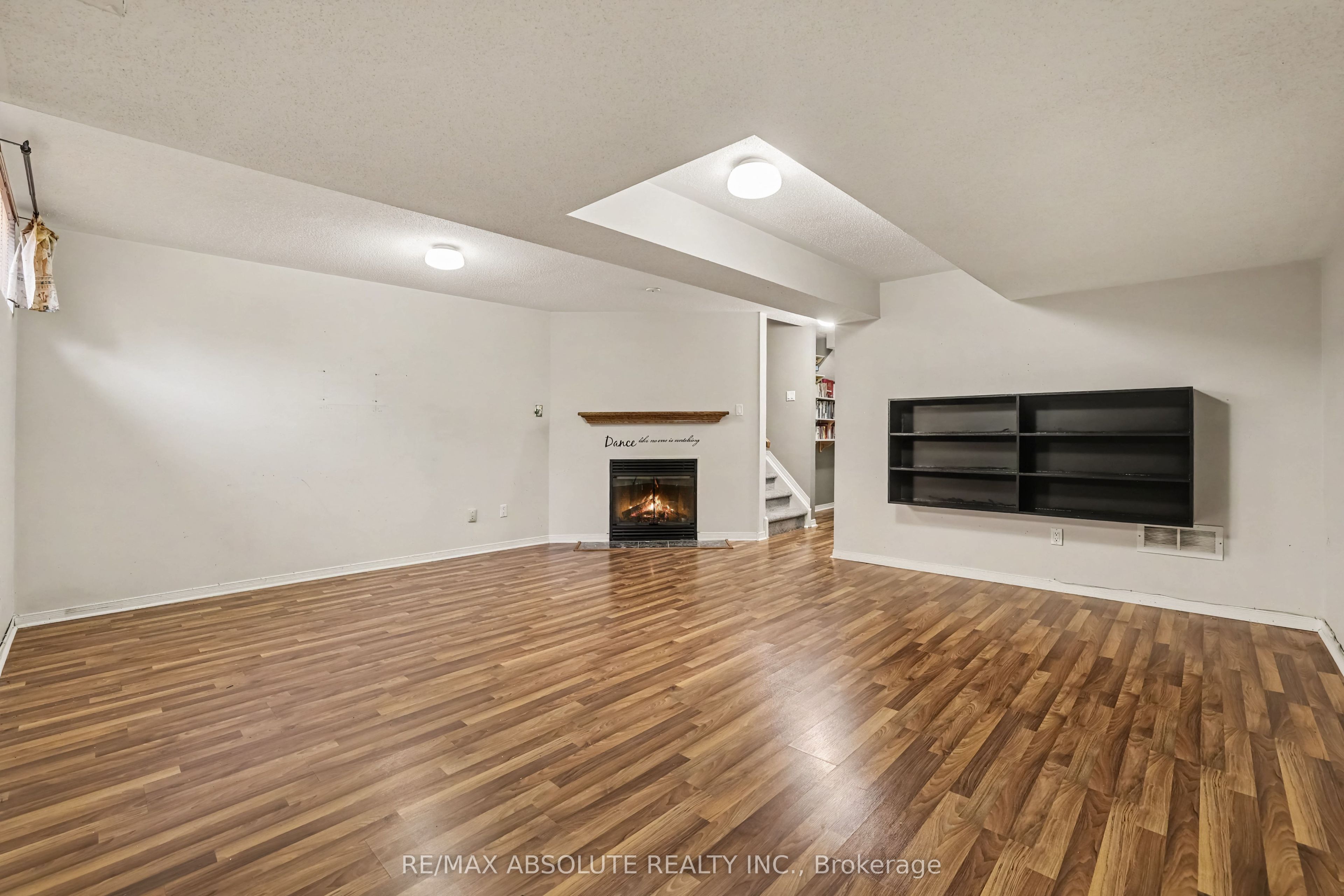 42 Roblyn Way Property Photo 29