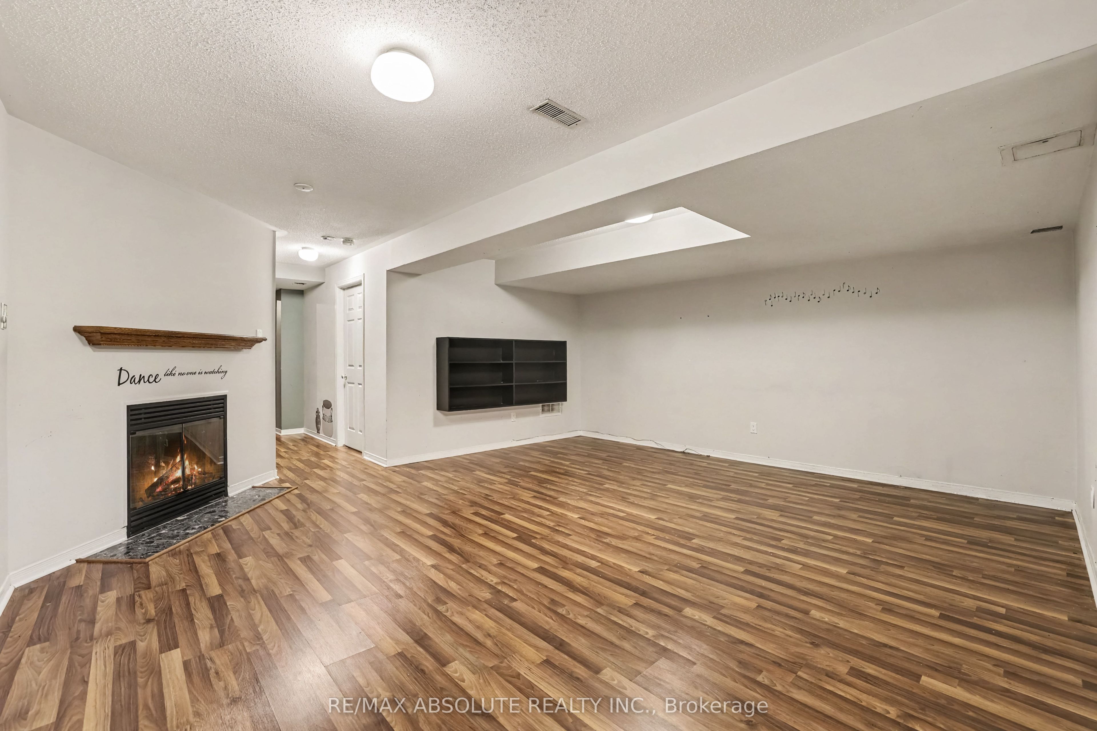 42 Roblyn Way Property Photo 30