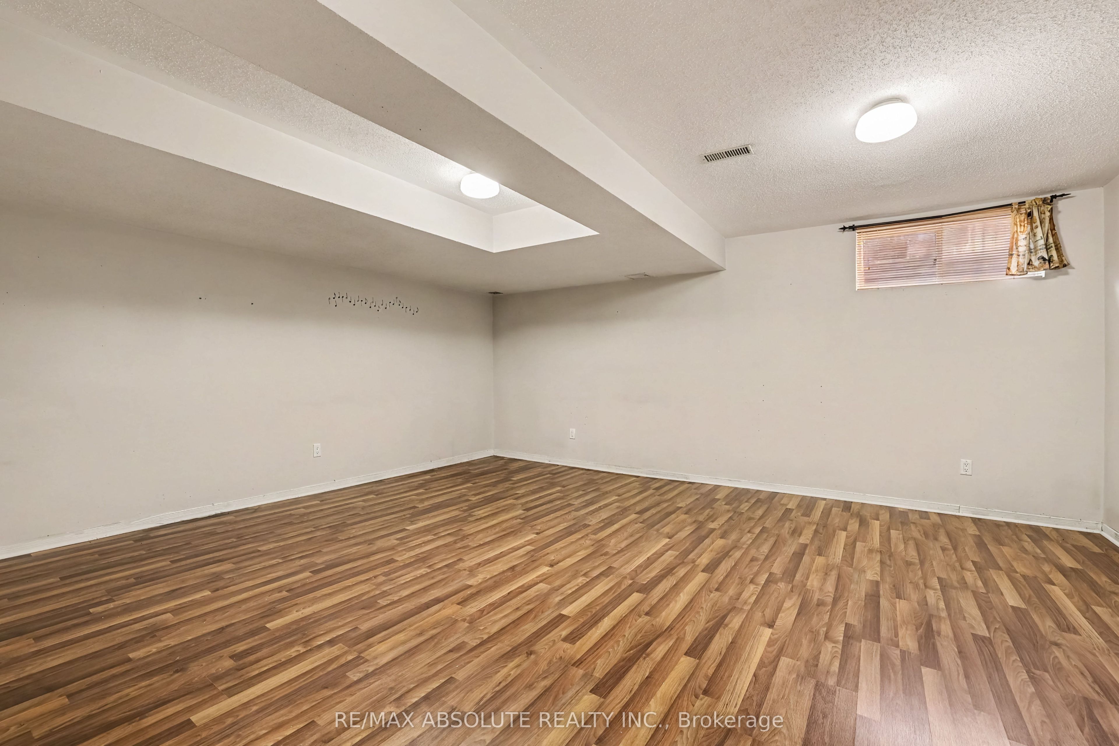 42 Roblyn Way Property Photo 31