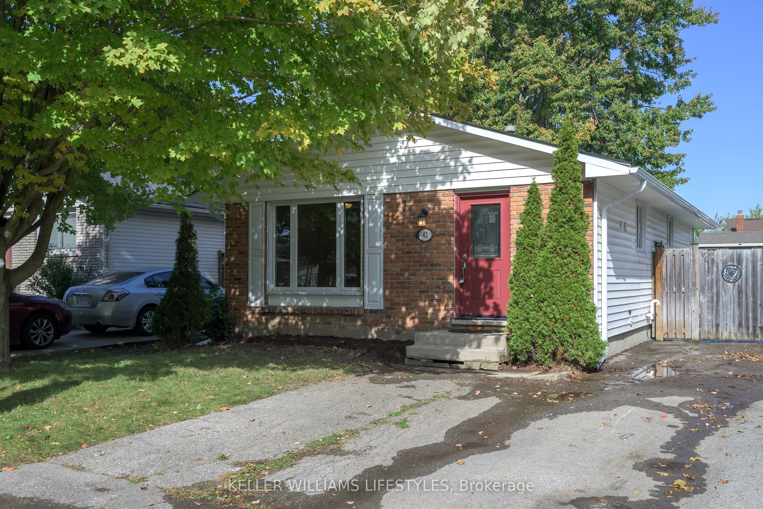 42 Stroud Crescent Property Photo 1