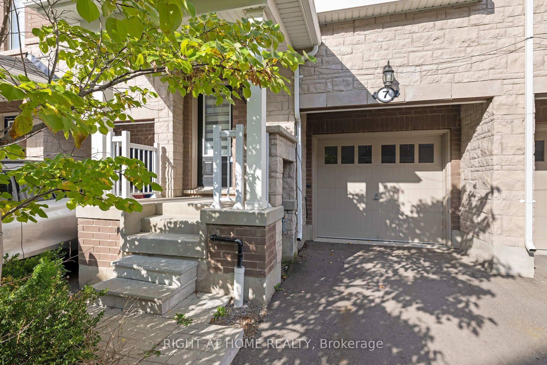 7 Rapids Lane Property Photo 3
