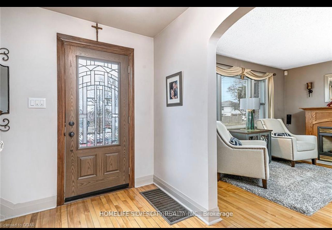 327 Victoria Avenue Property Photo 3