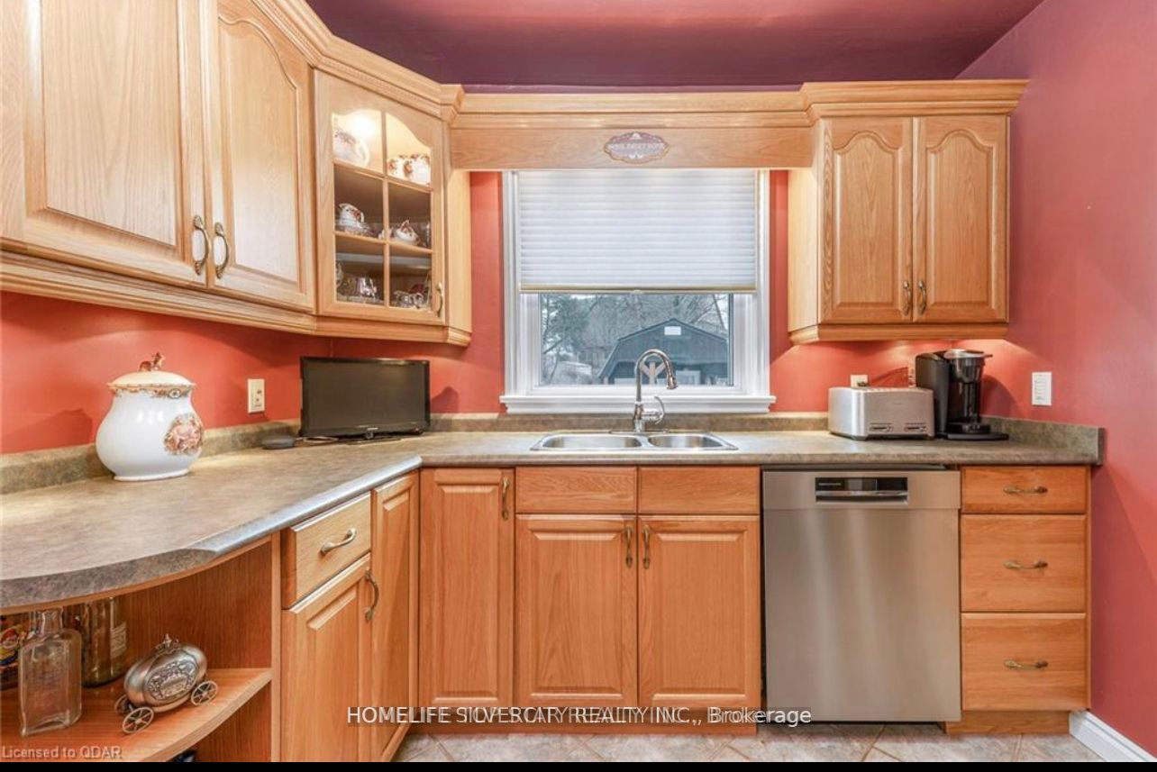 327 Victoria Avenue Property Photo 4