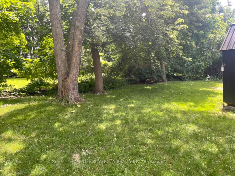 327 Victoria Avenue Property Photo 8