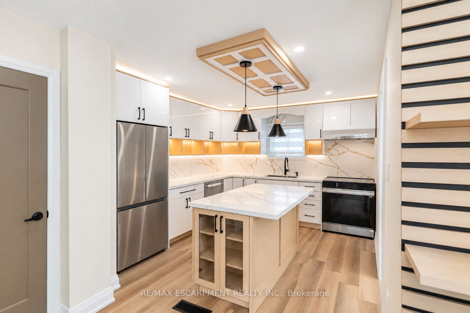 250 Rosslyn Avenue N Property Photo 13