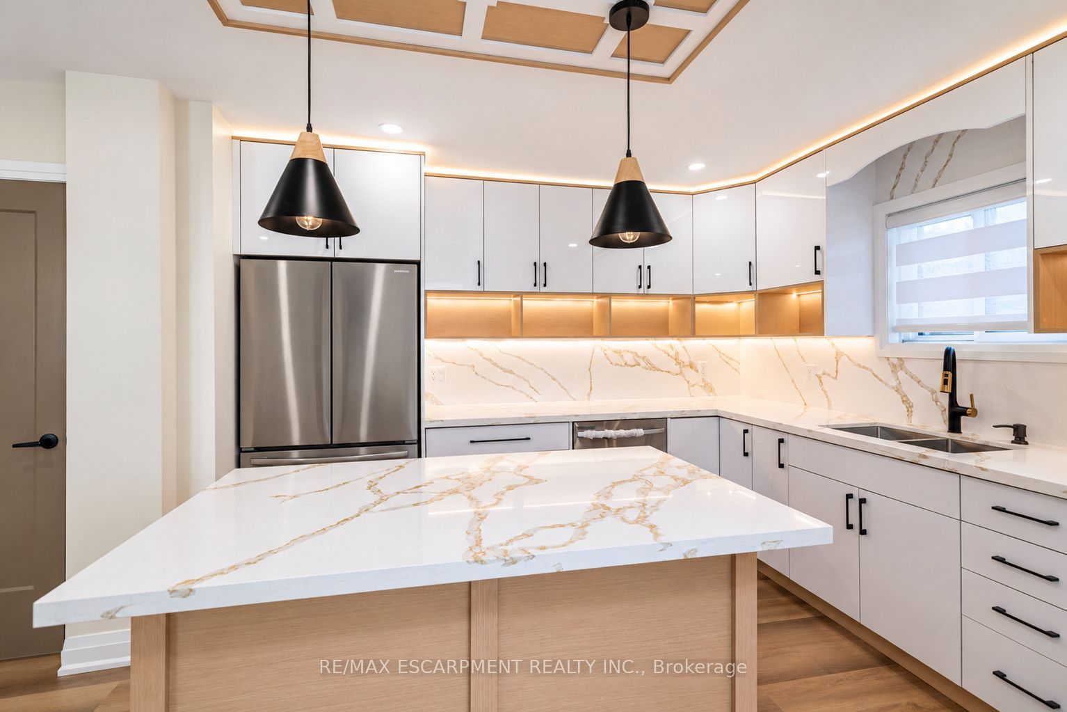 250 Rosslyn Avenue N Property Photo 14