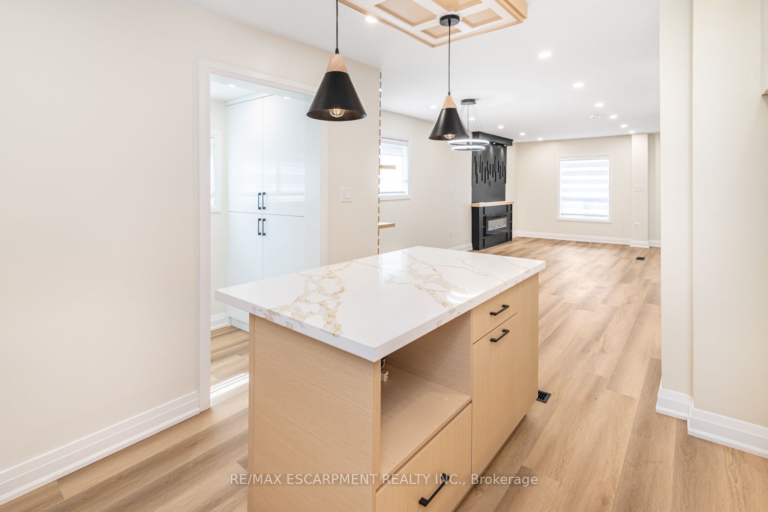 250 Rosslyn Avenue N Property Photo 15
