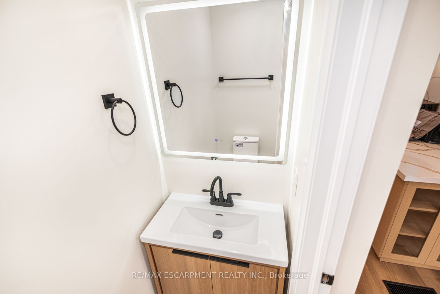 250 Rosslyn Avenue N Property Photo 17