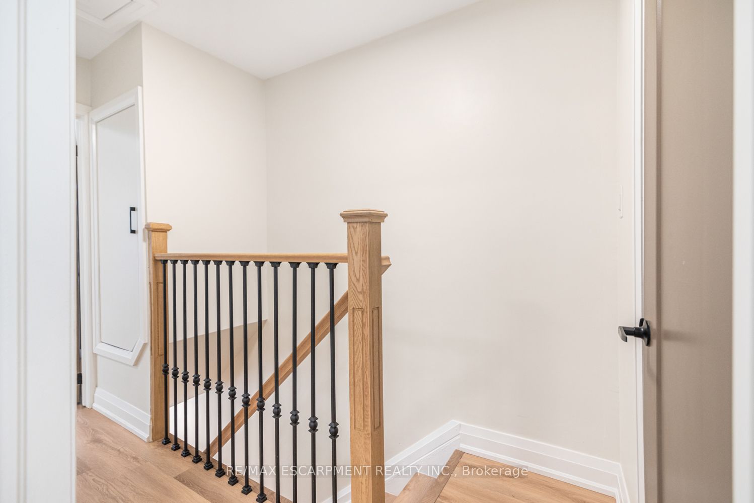 250 Rosslyn Avenue N Property Photo 18