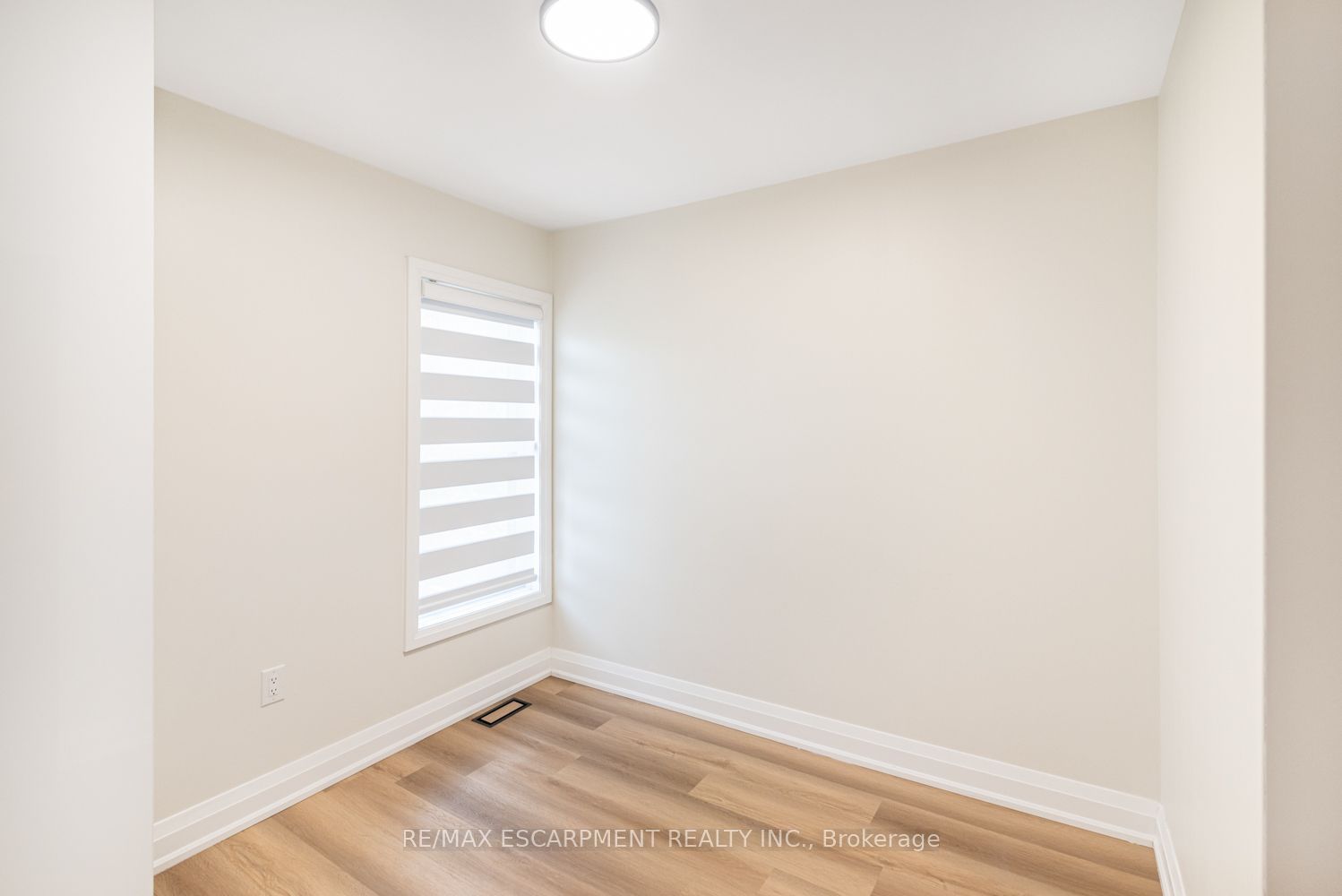 250 Rosslyn Avenue N Property Photo 19