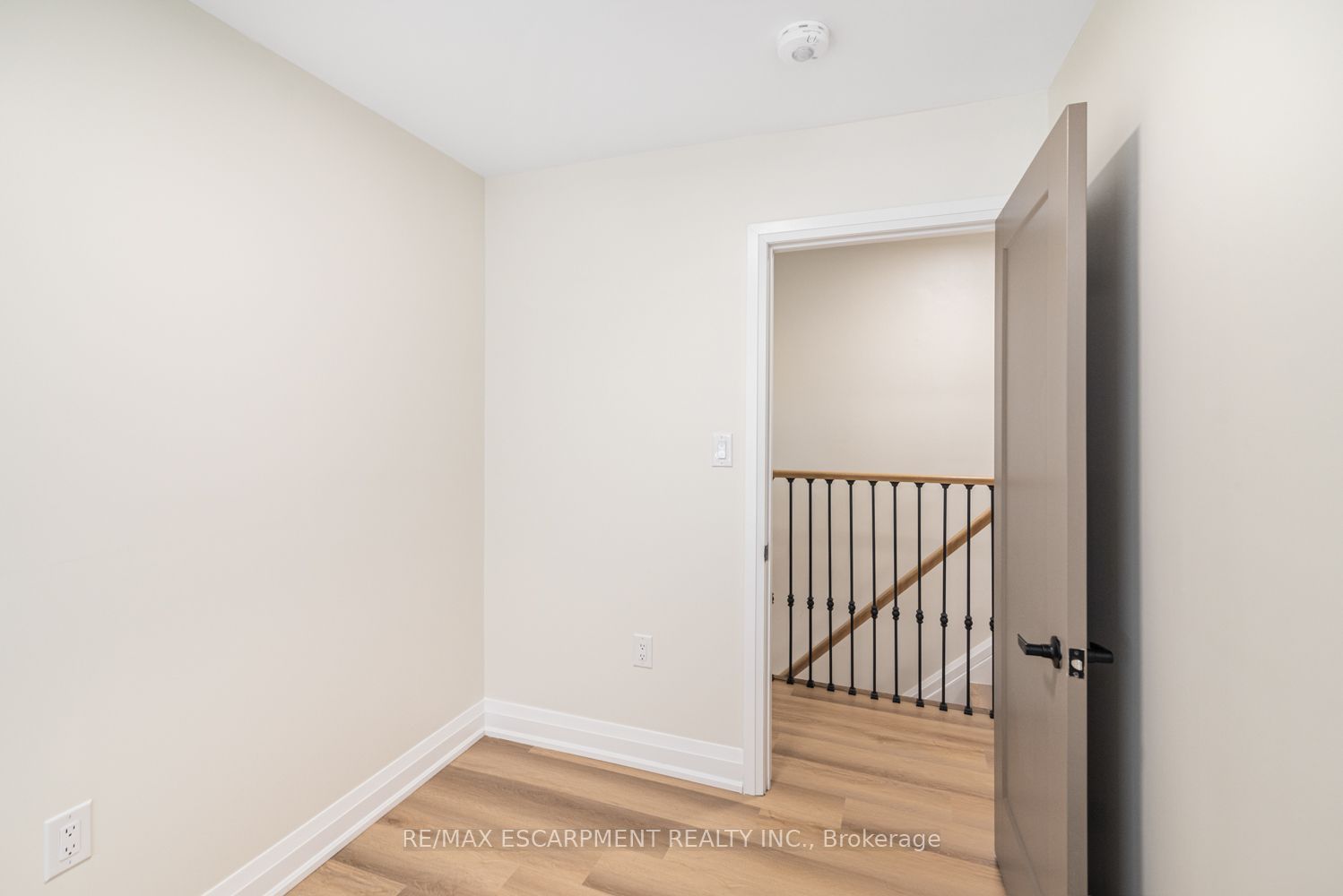 250 Rosslyn Avenue N Property Photo 21