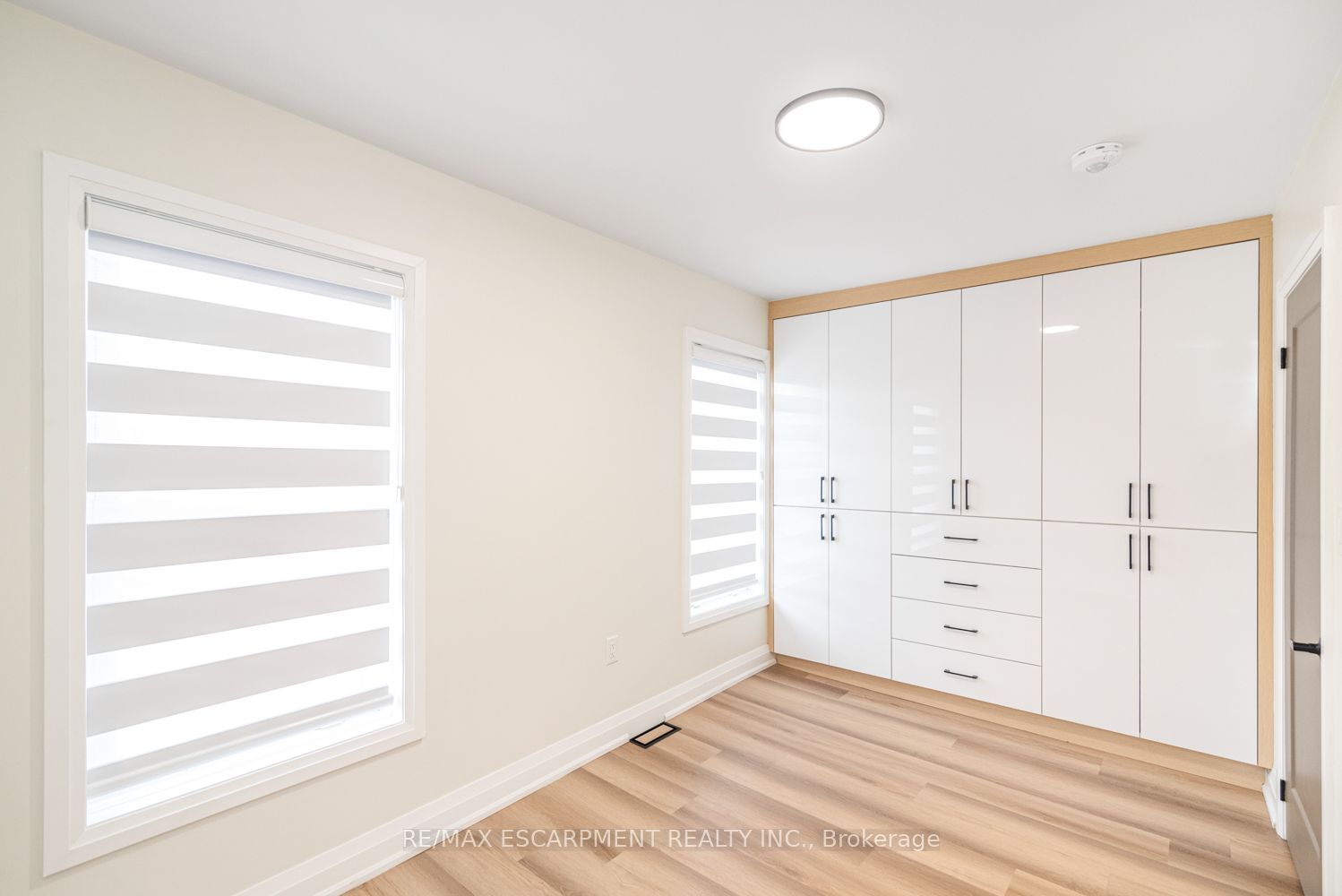 250 Rosslyn Avenue N Property Photo 23