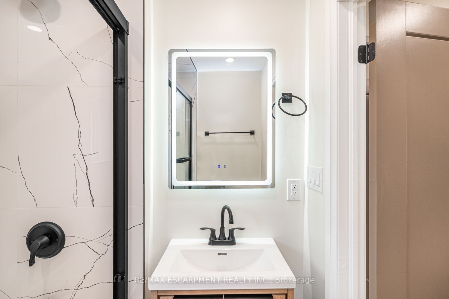 250 Rosslyn Avenue N Property Photo 25