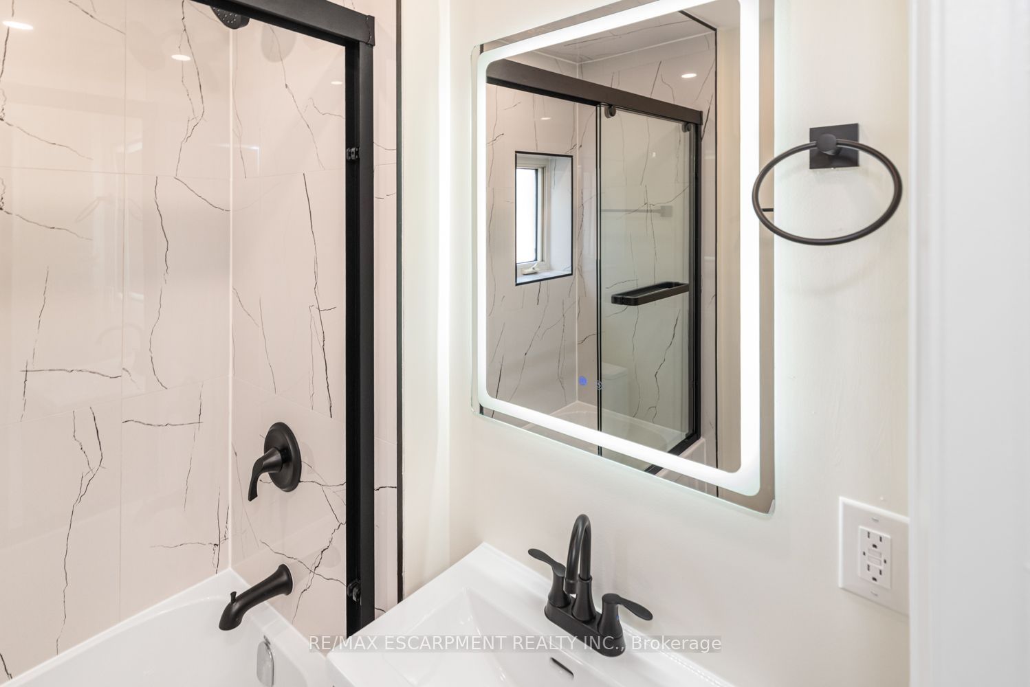 250 Rosslyn Avenue N Property Photo 26
