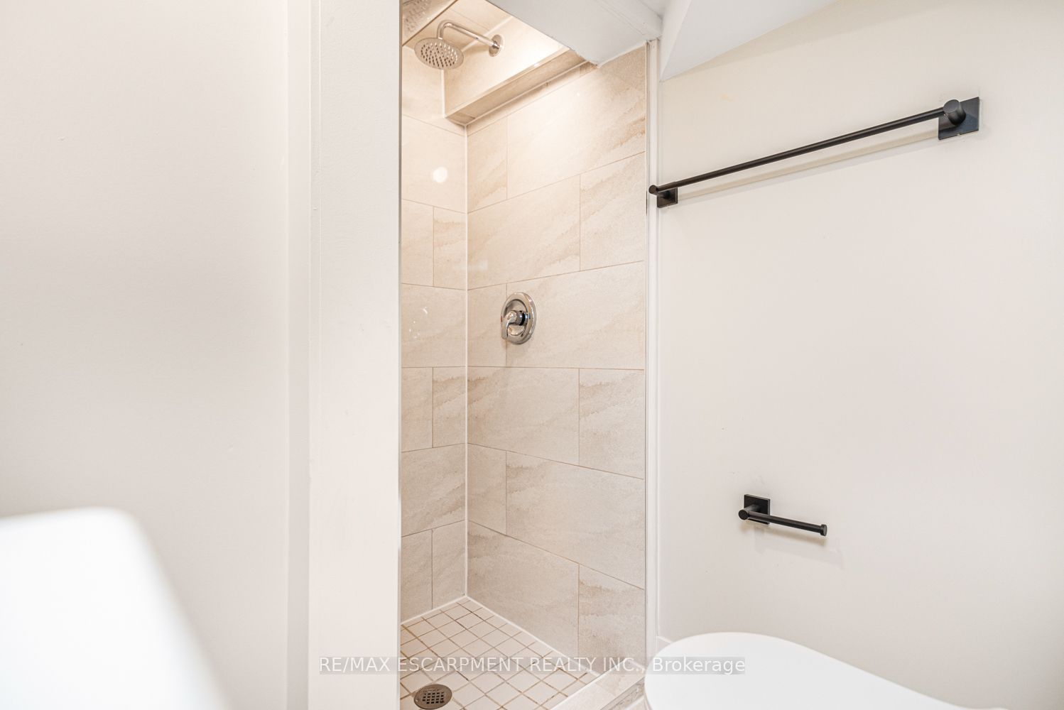 250 Rosslyn Avenue N Property Photo 29