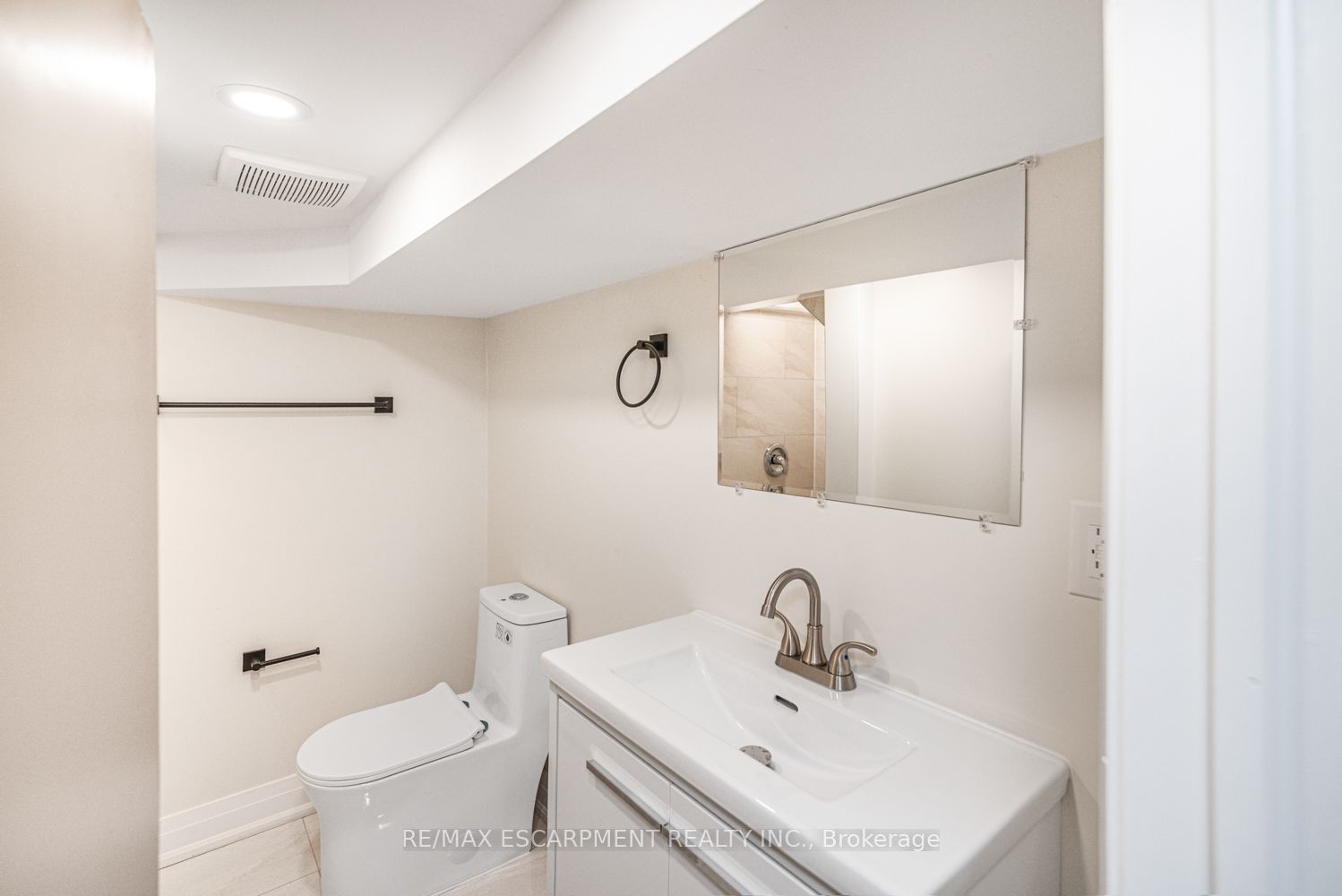 250 Rosslyn Avenue N Property Photo 30