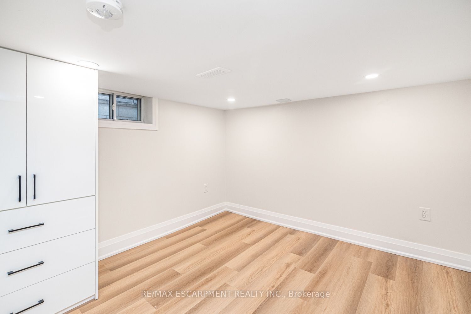 250 Rosslyn Avenue N Property Photo 31