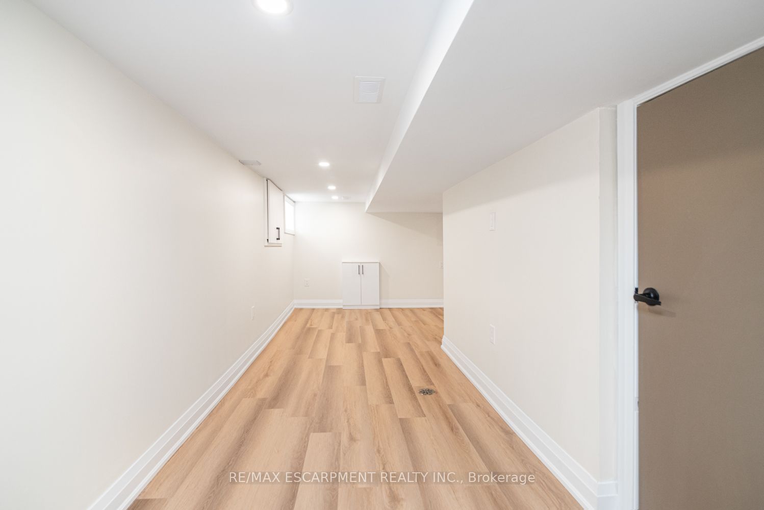 250 Rosslyn Avenue N Property Photo 35