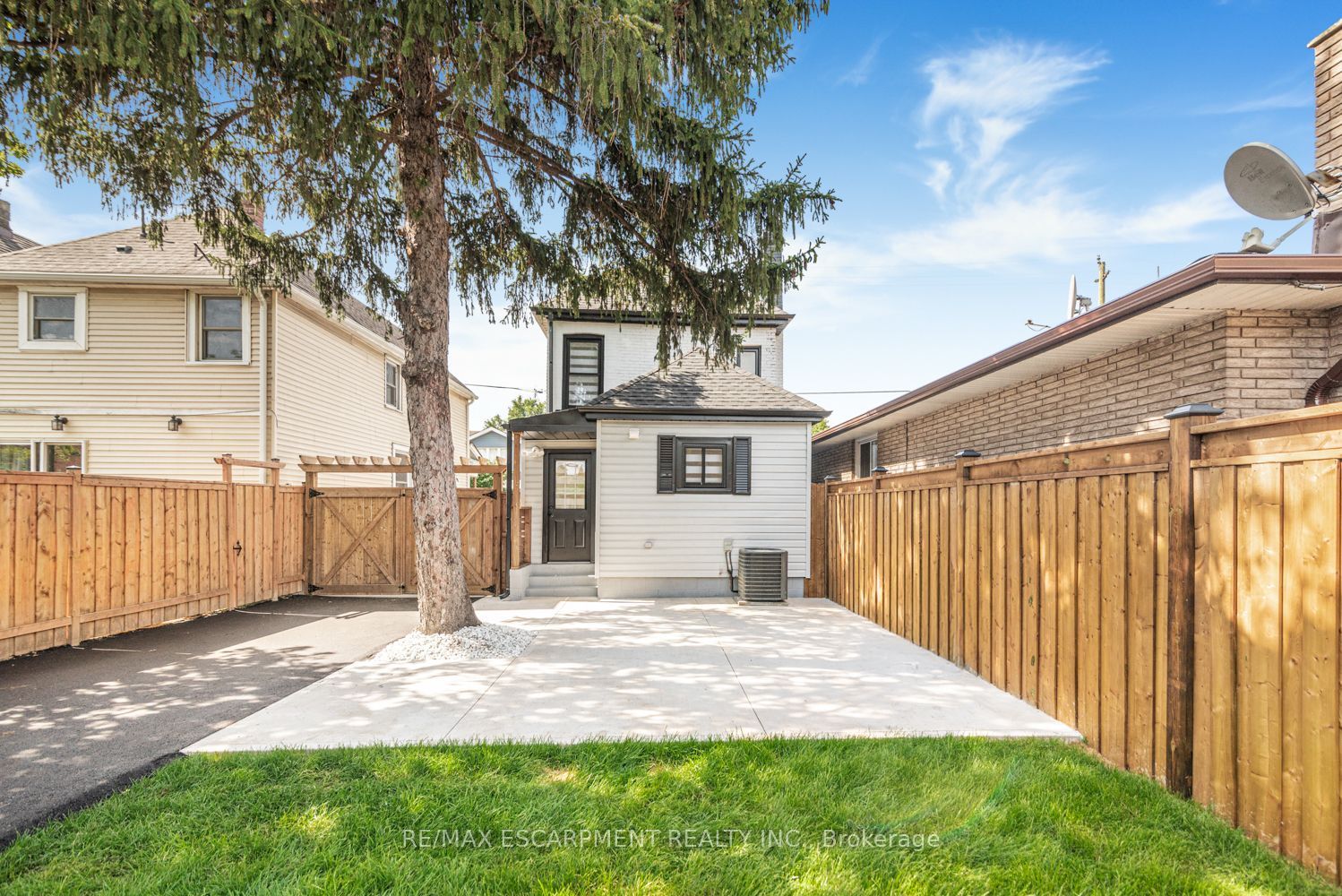 250 Rosslyn Avenue N Property Photo 40
