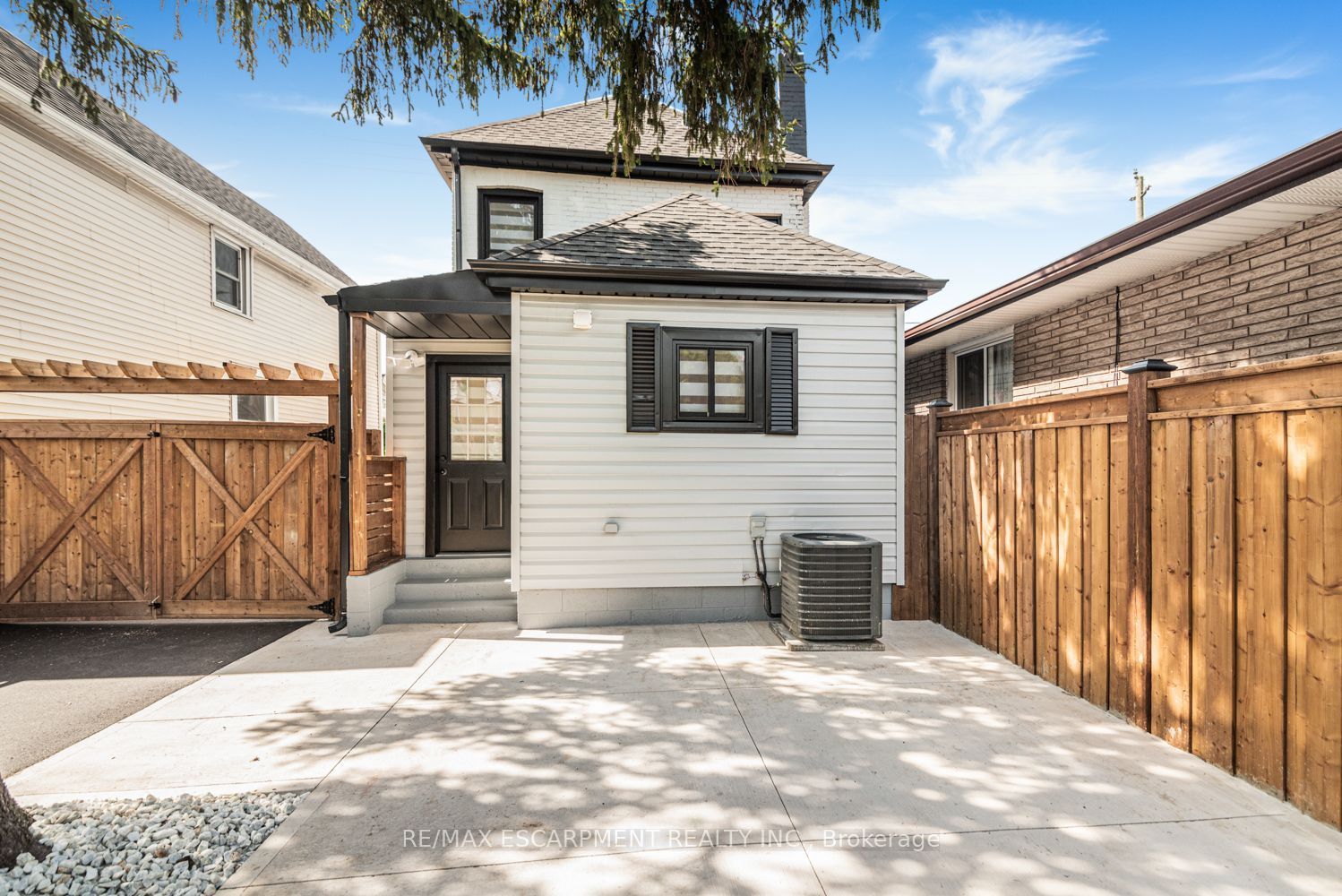 250 Rosslyn Avenue N Property Photo 42