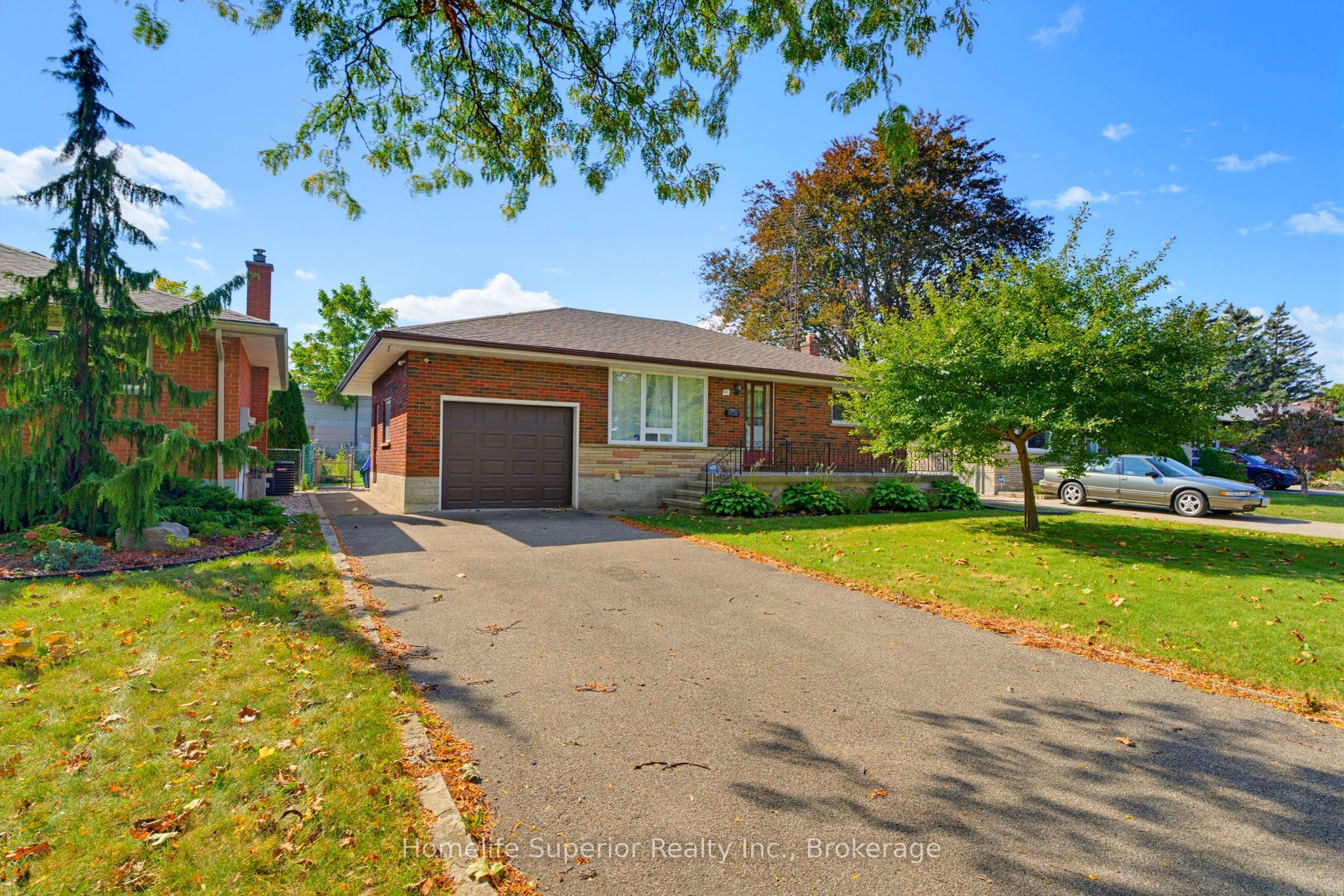 41 Wiltshire Drive N Property Photo 3