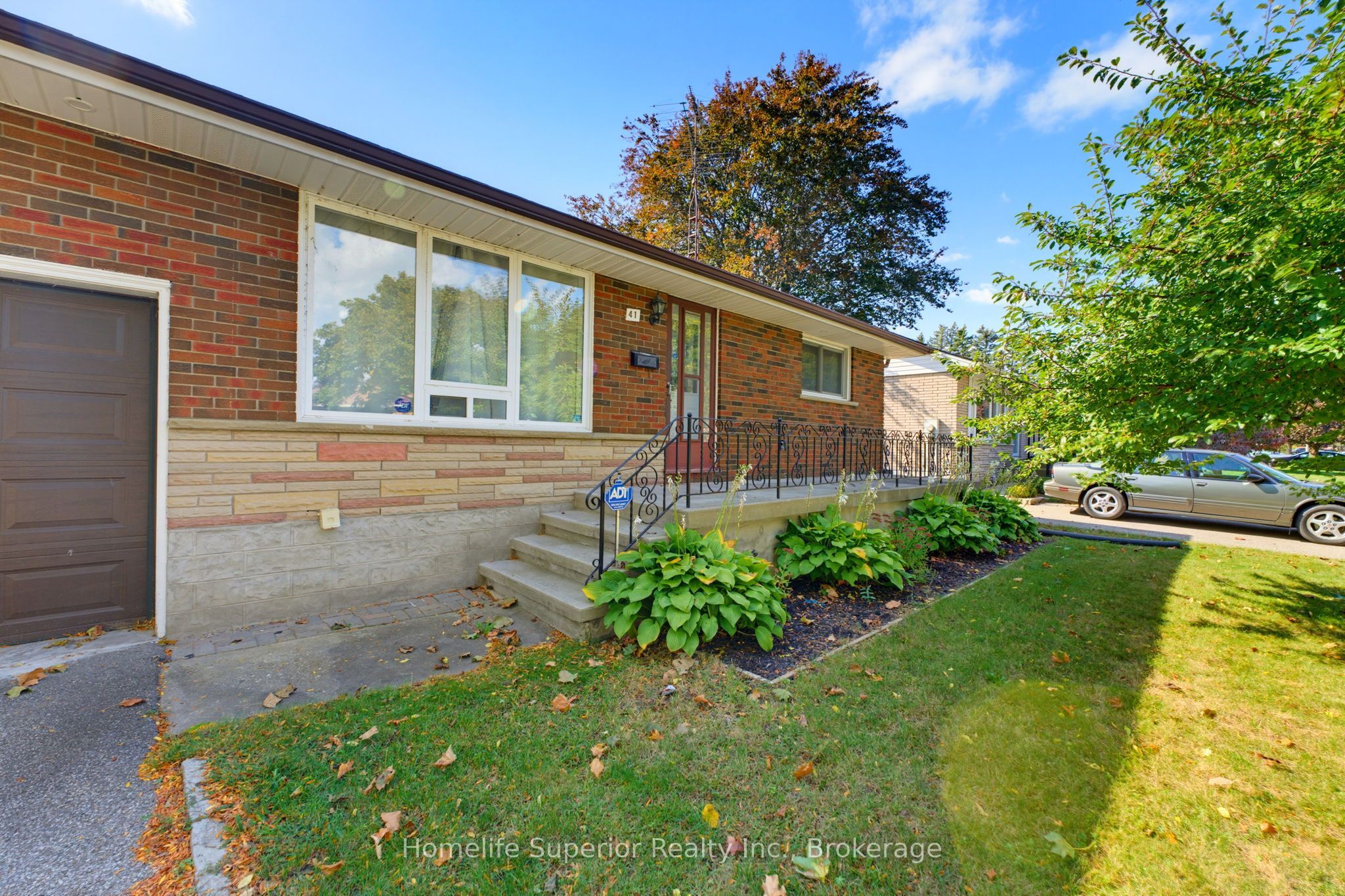 41 Wiltshire Drive N Property Photo 4