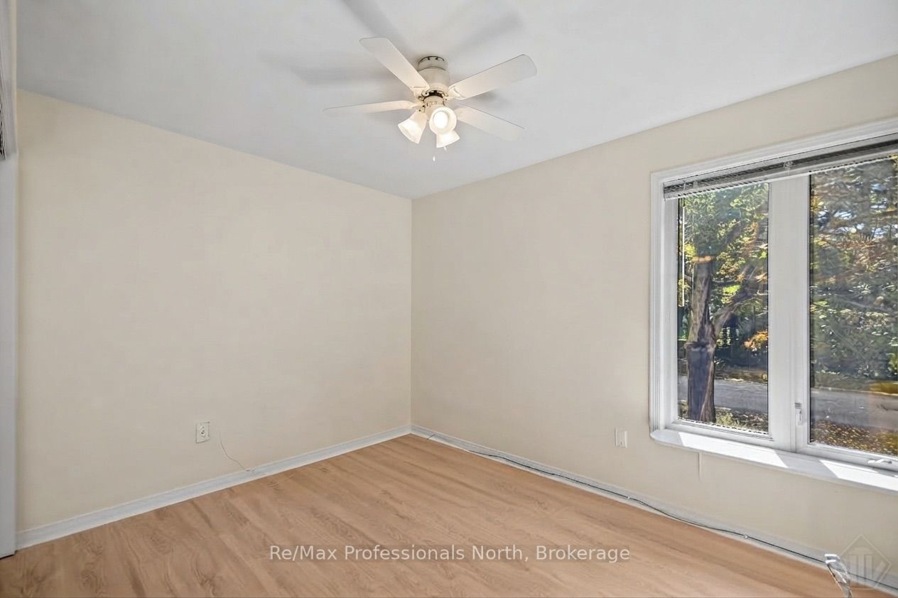 60 Pineridge Gate Property Photo 4