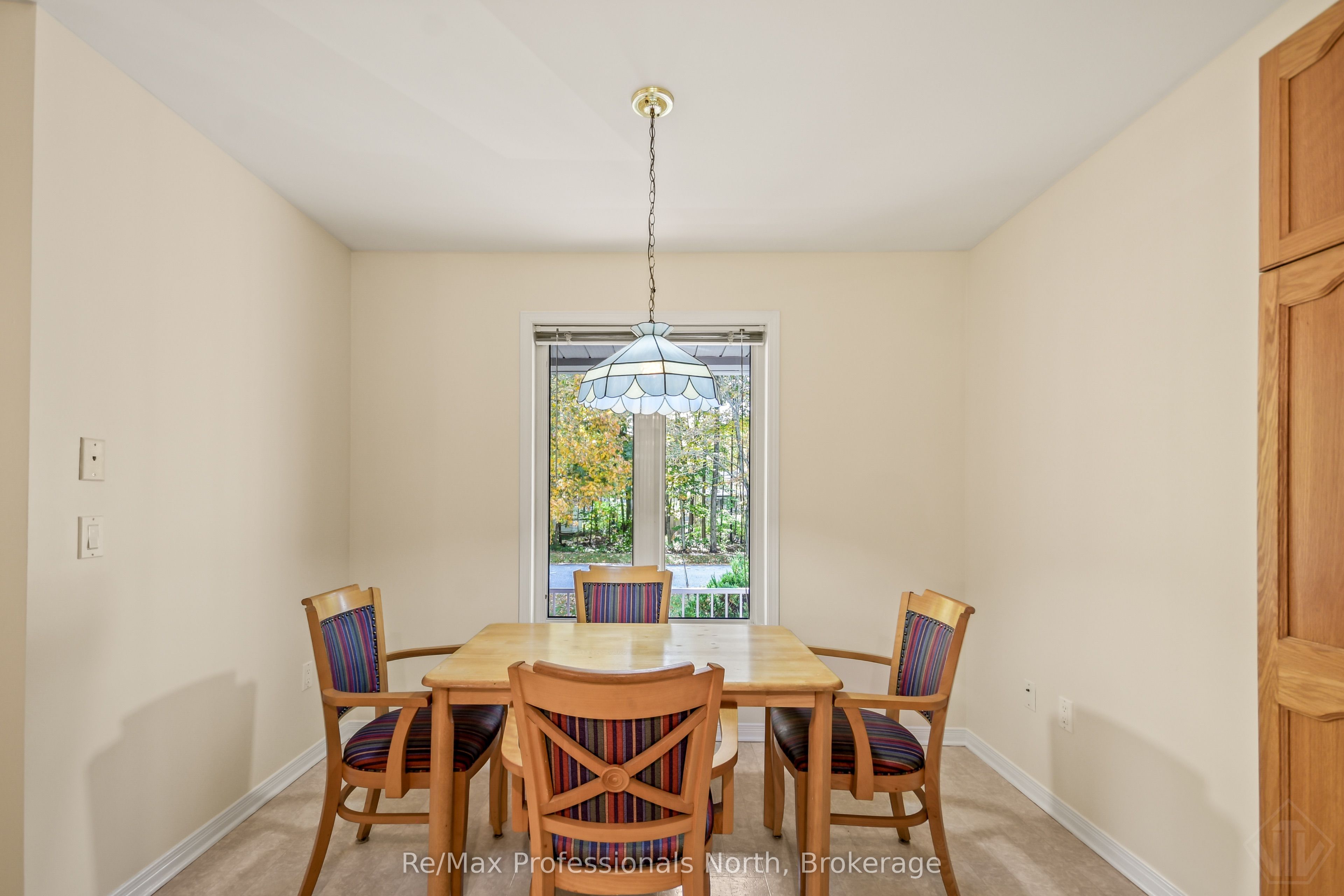 60 Pineridge Gate Property Photo 7