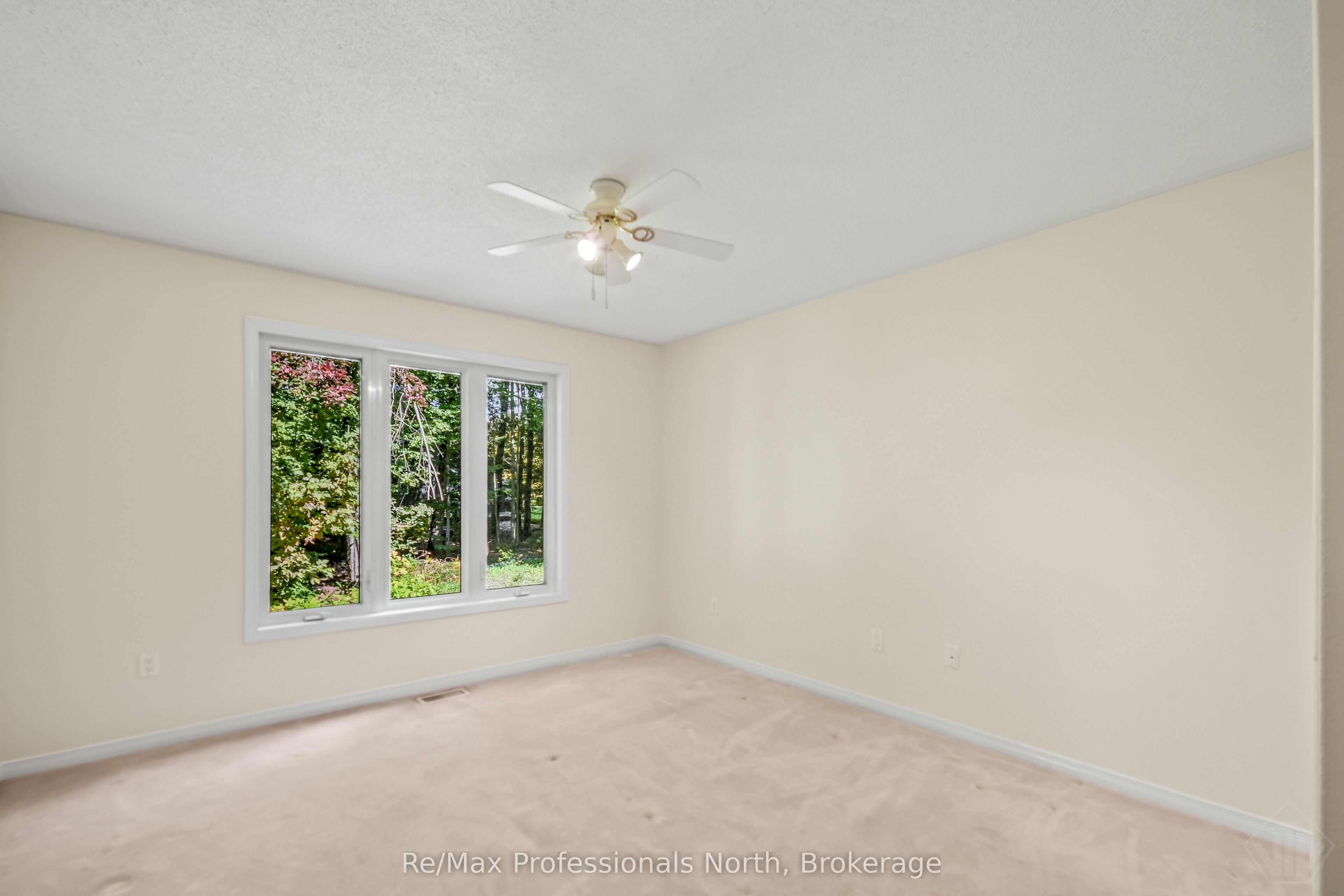 60 Pineridge Gate Property Photo 17