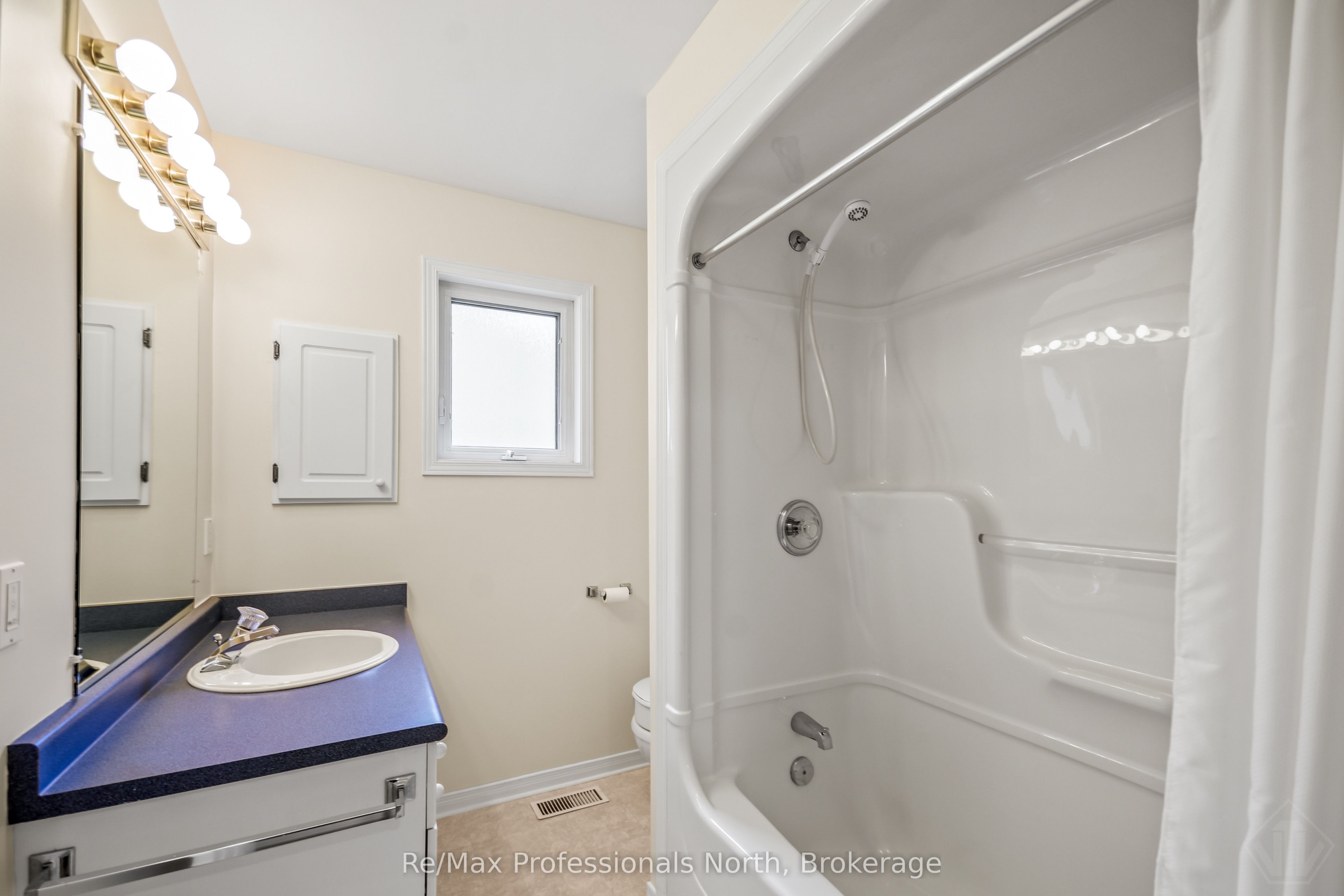 60 Pineridge Gate Property Photo 18