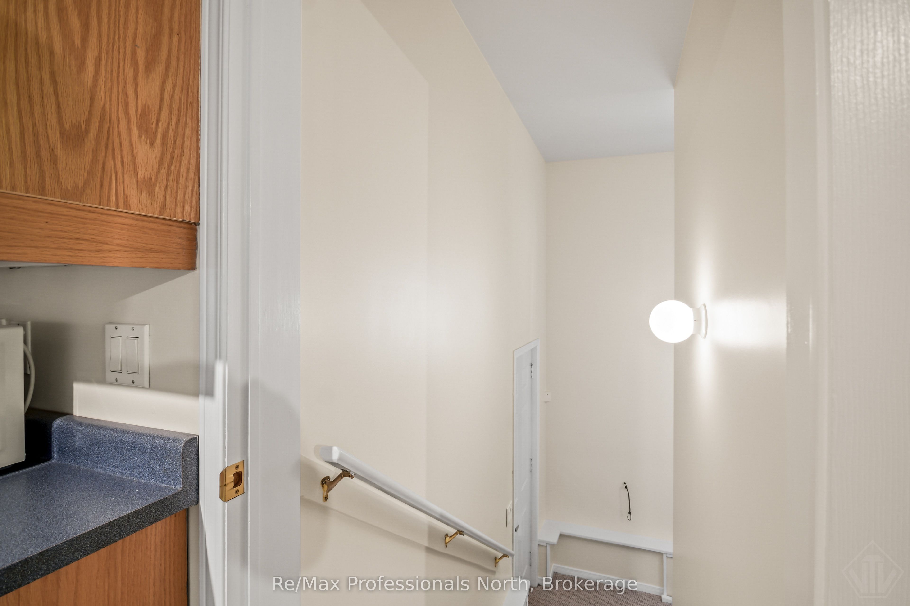 60 Pineridge Gate Property Photo 20