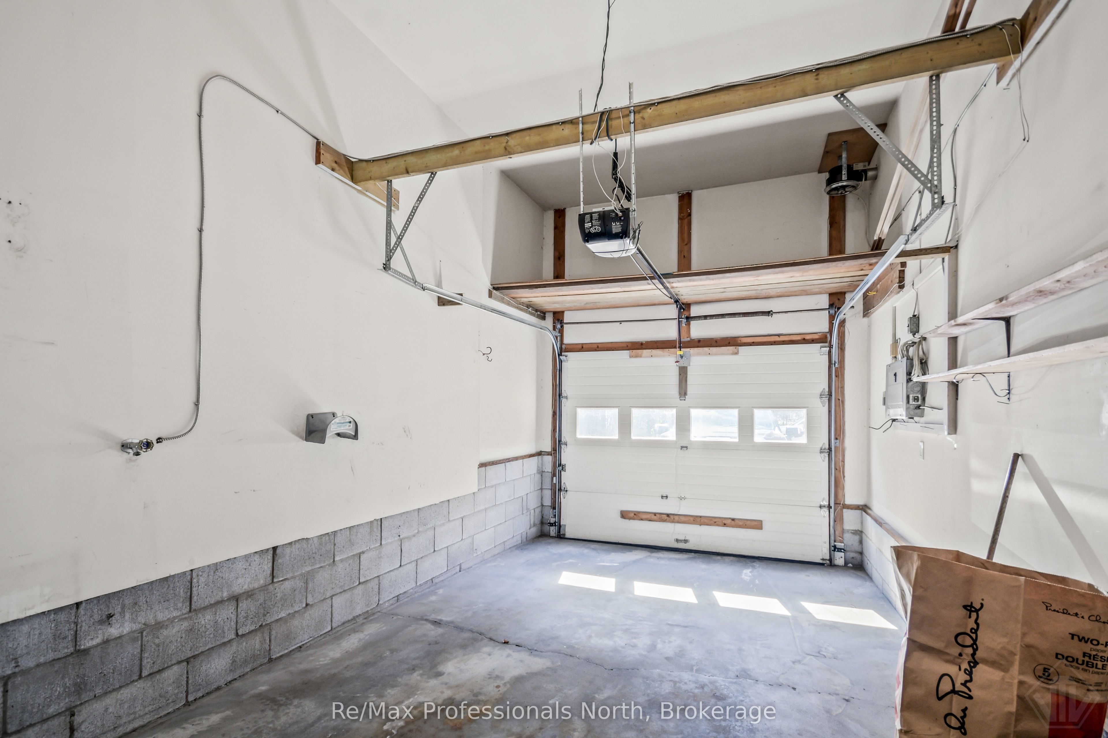 60 Pineridge Gate Property Photo 28