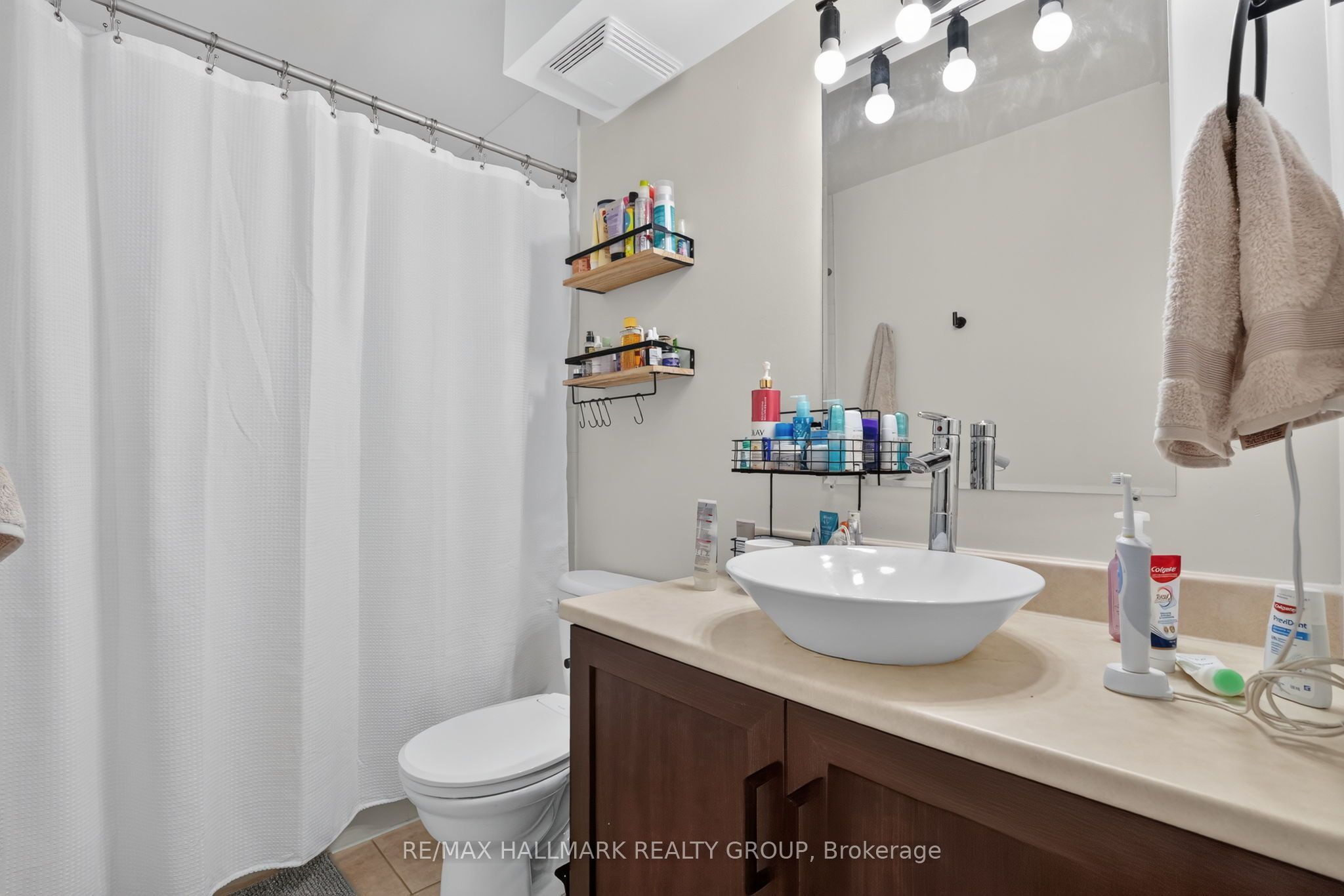 646 Cummings Avenue 304 Property Photo 22