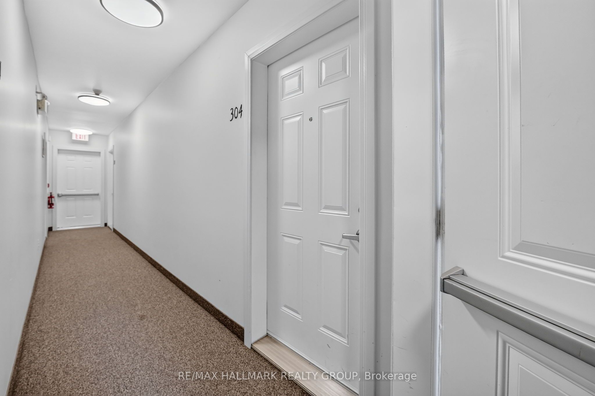 646 Cummings Avenue 304 Property Photo 24